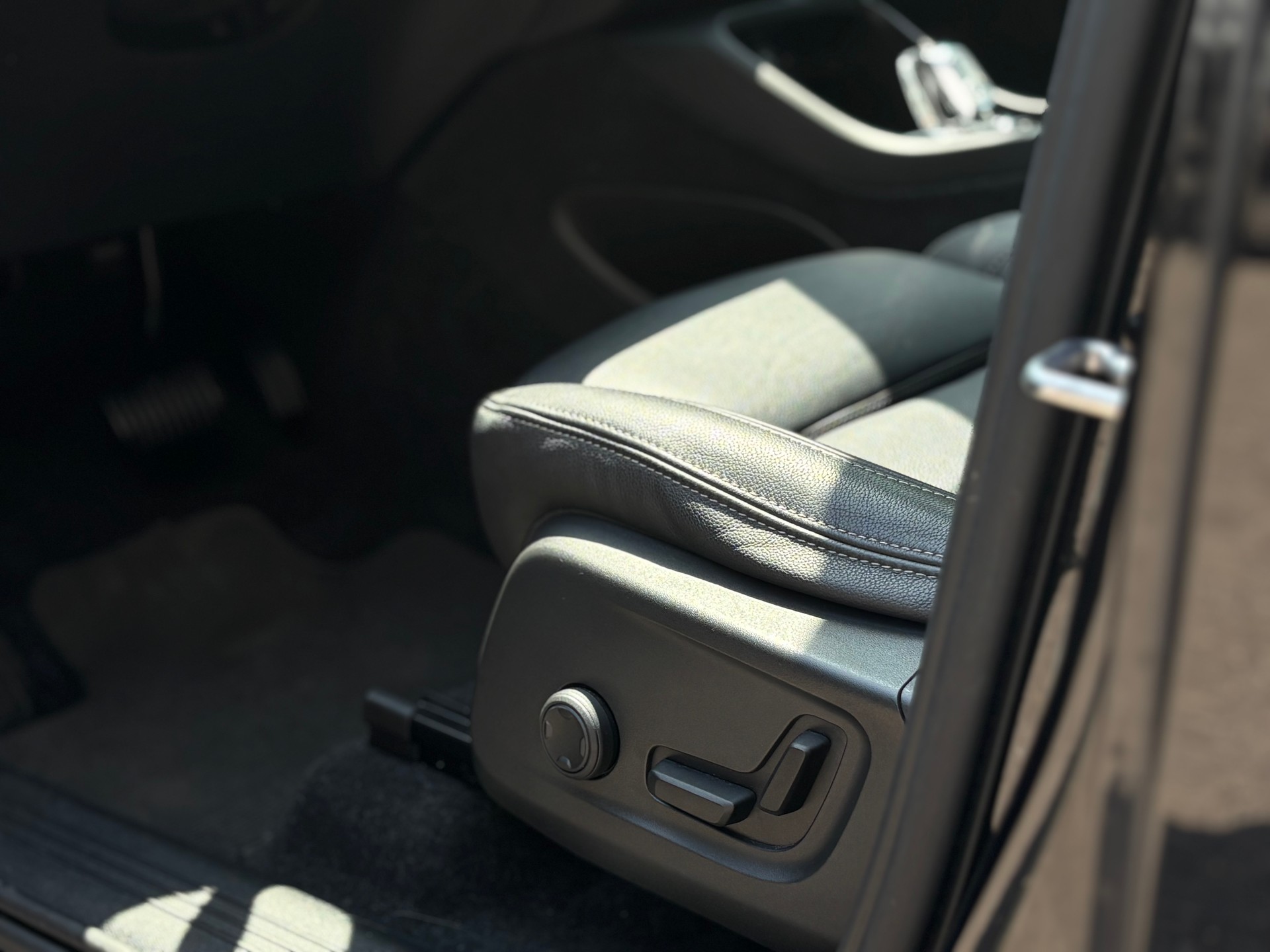 VOLVO XC40 2.0 T4 Inscription AWD-image-17