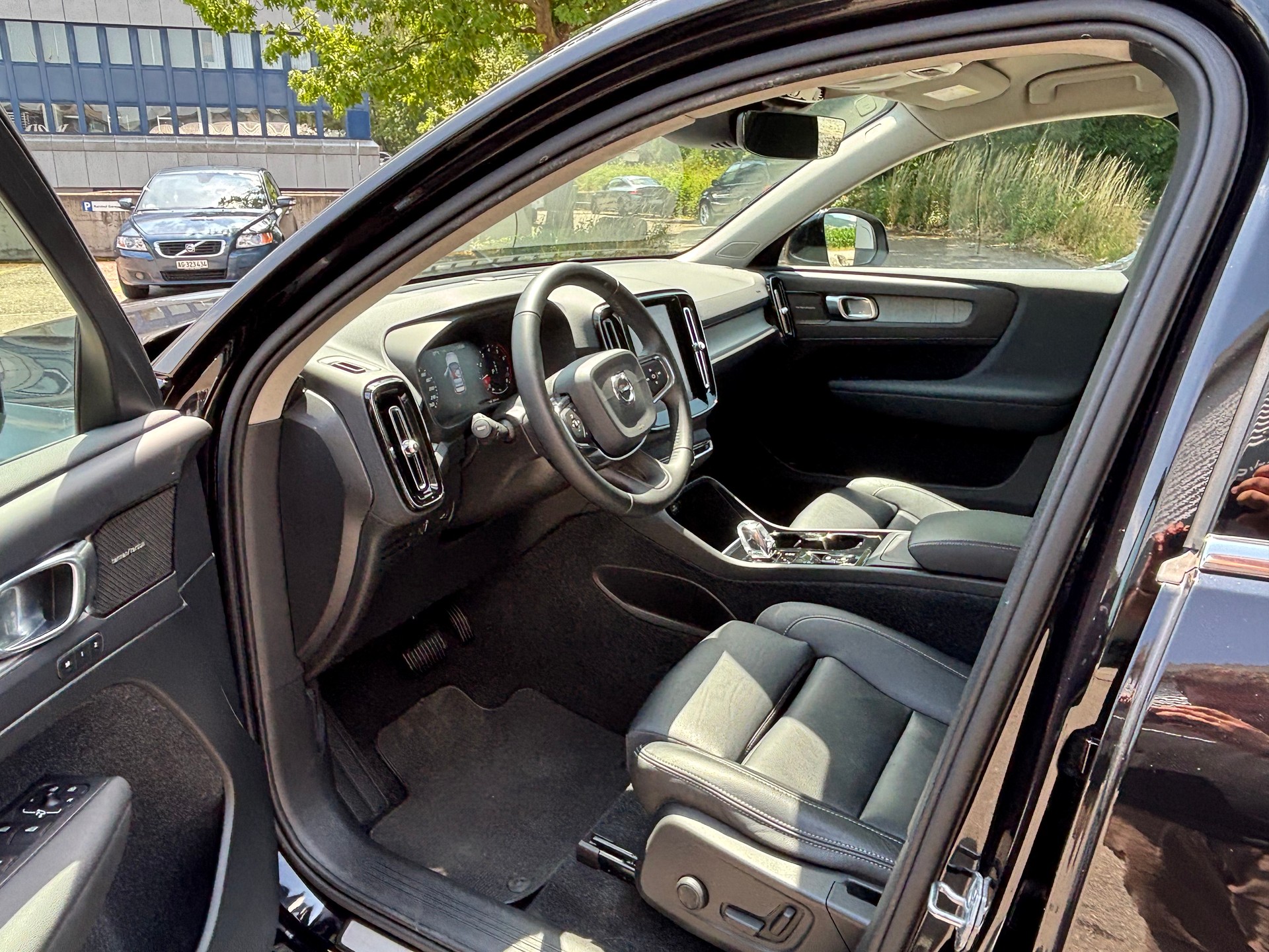 VOLVO XC40 2.0 T4 Inscription AWD-image-2