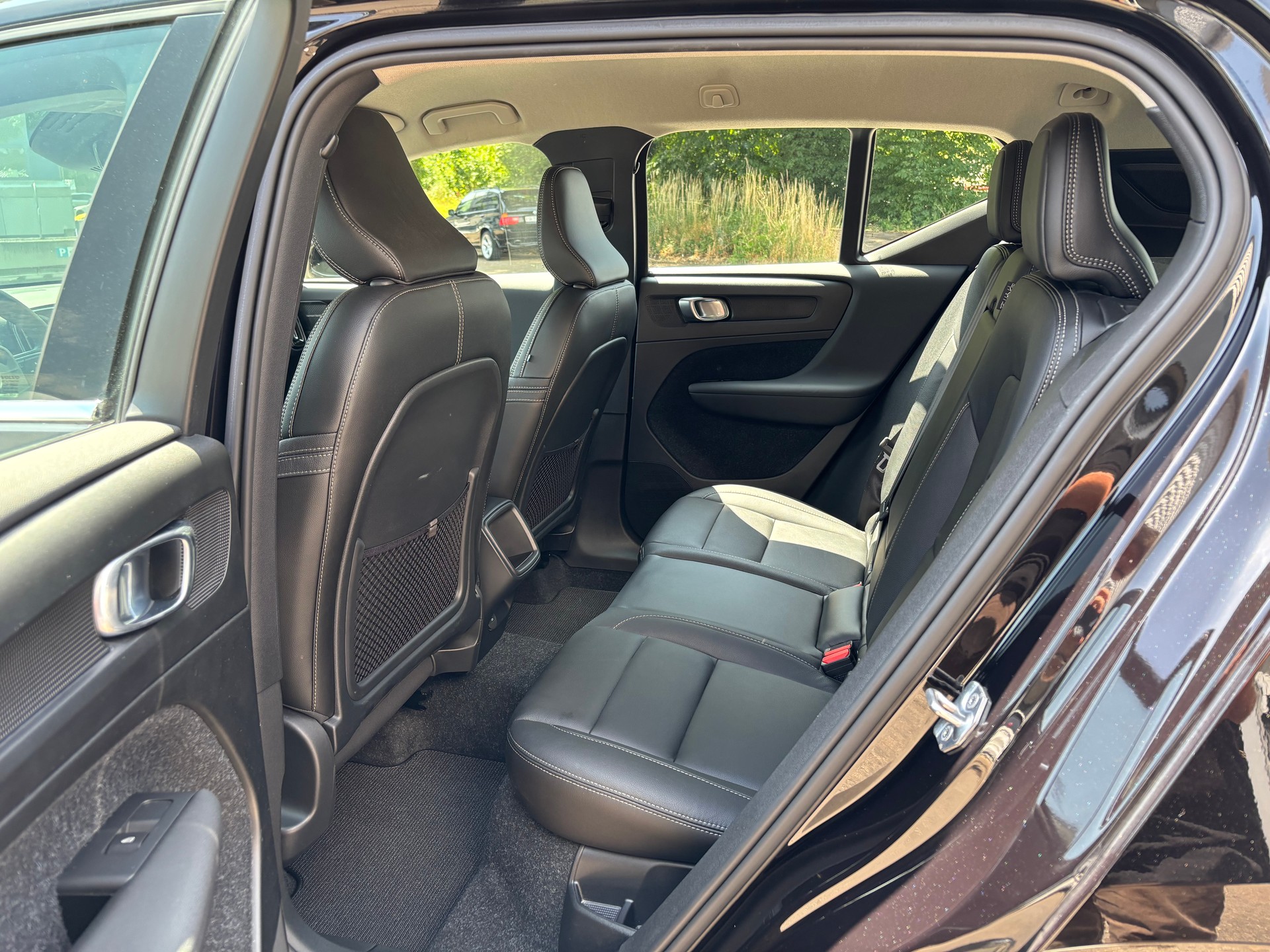 VOLVO XC40 2.0 T4 Inscription AWD-image-11