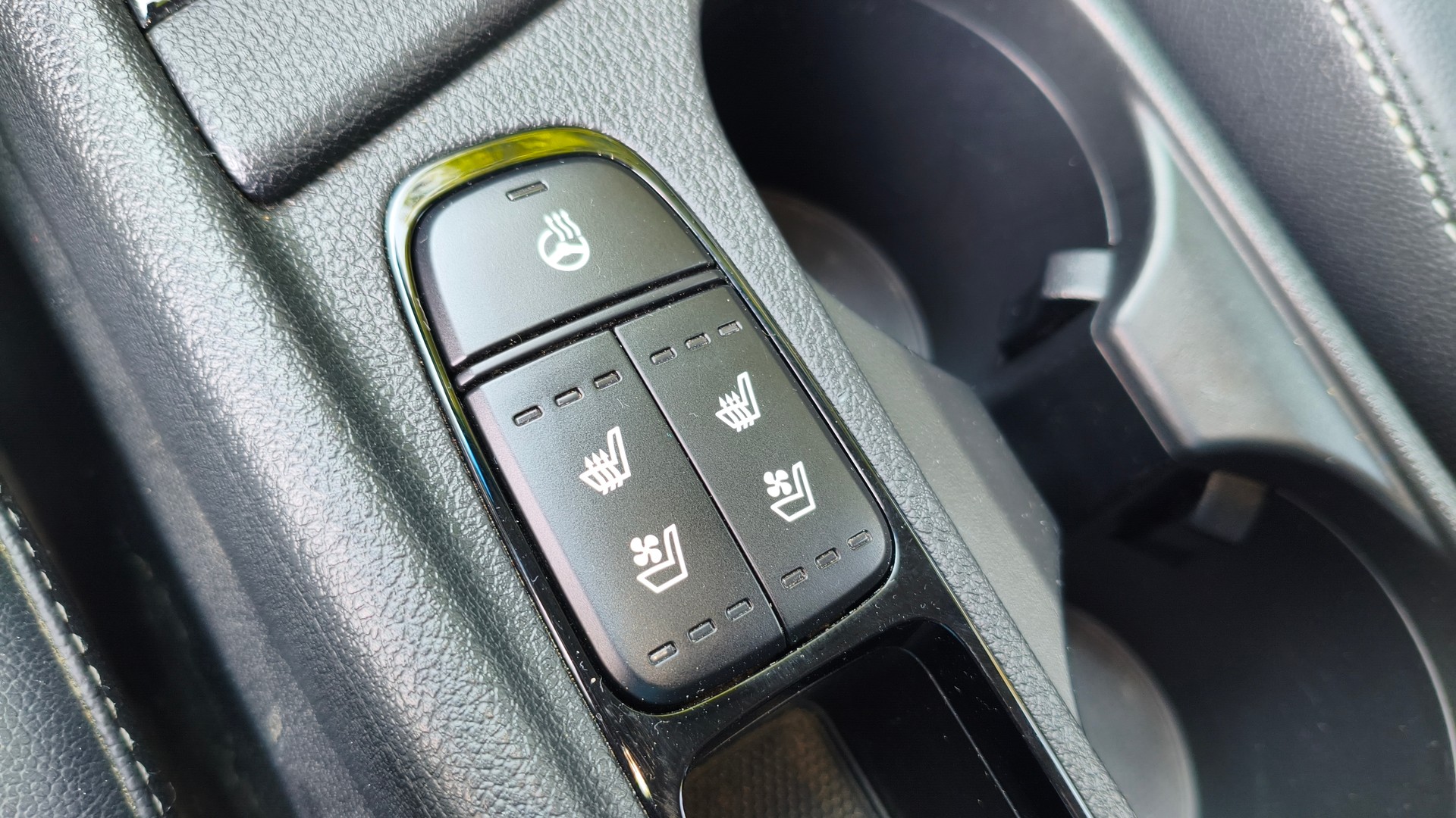 KIA Niro 1.6GDi Plug-in Hybrid DCT-image-10