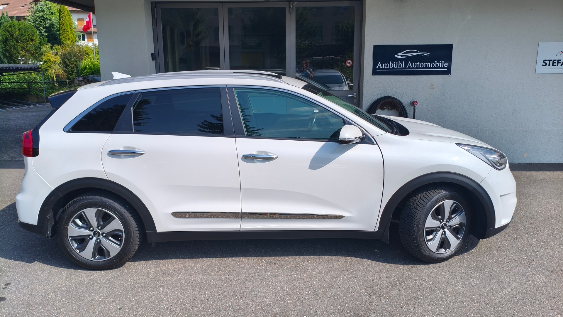 KIA Niro 1.6GDi Plug-in Hybrid DCT-image-1