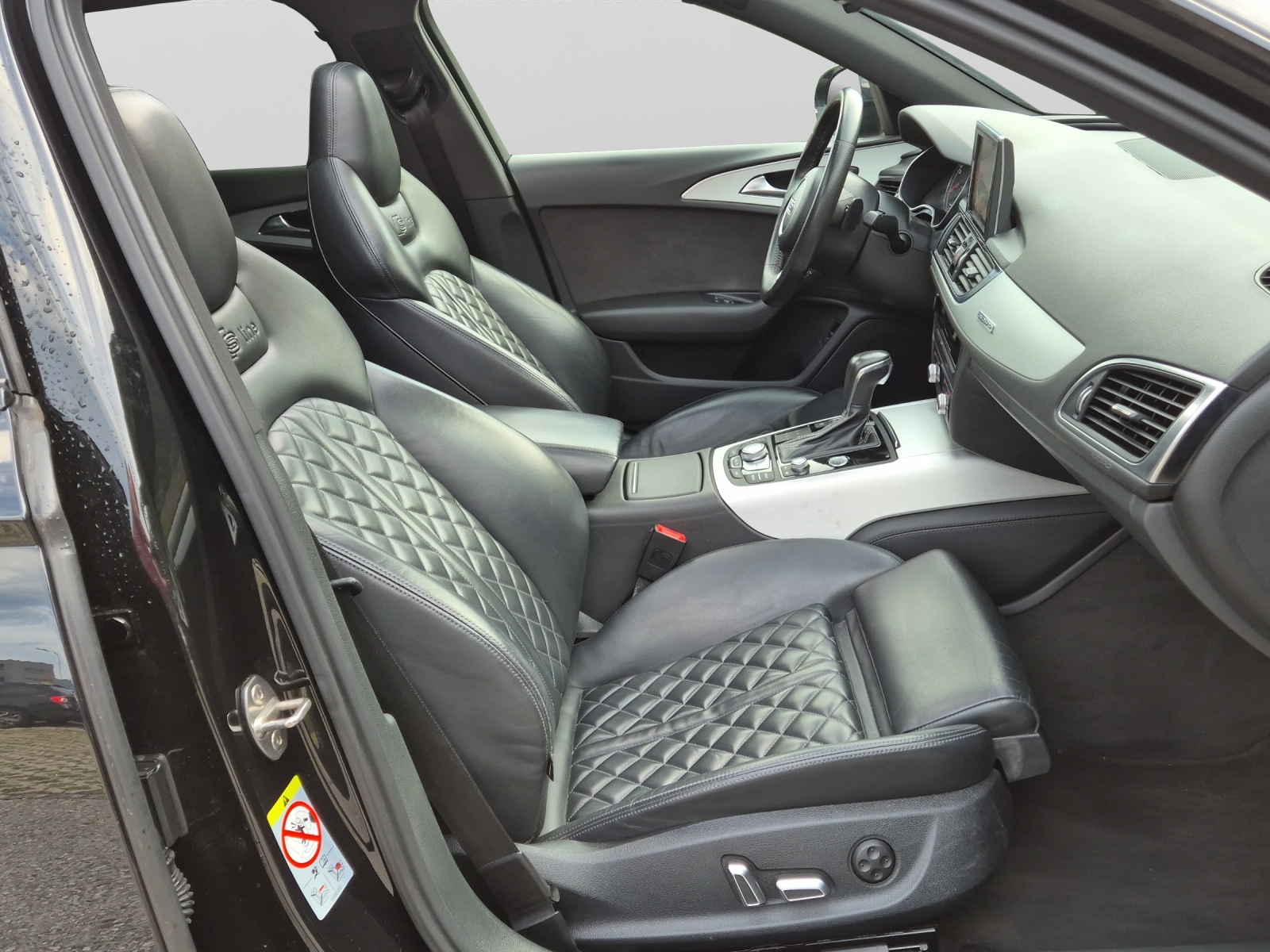 AUDI A6 Avant 3.0 TDI V6 quattro S-tronic S-LINE-image-14
