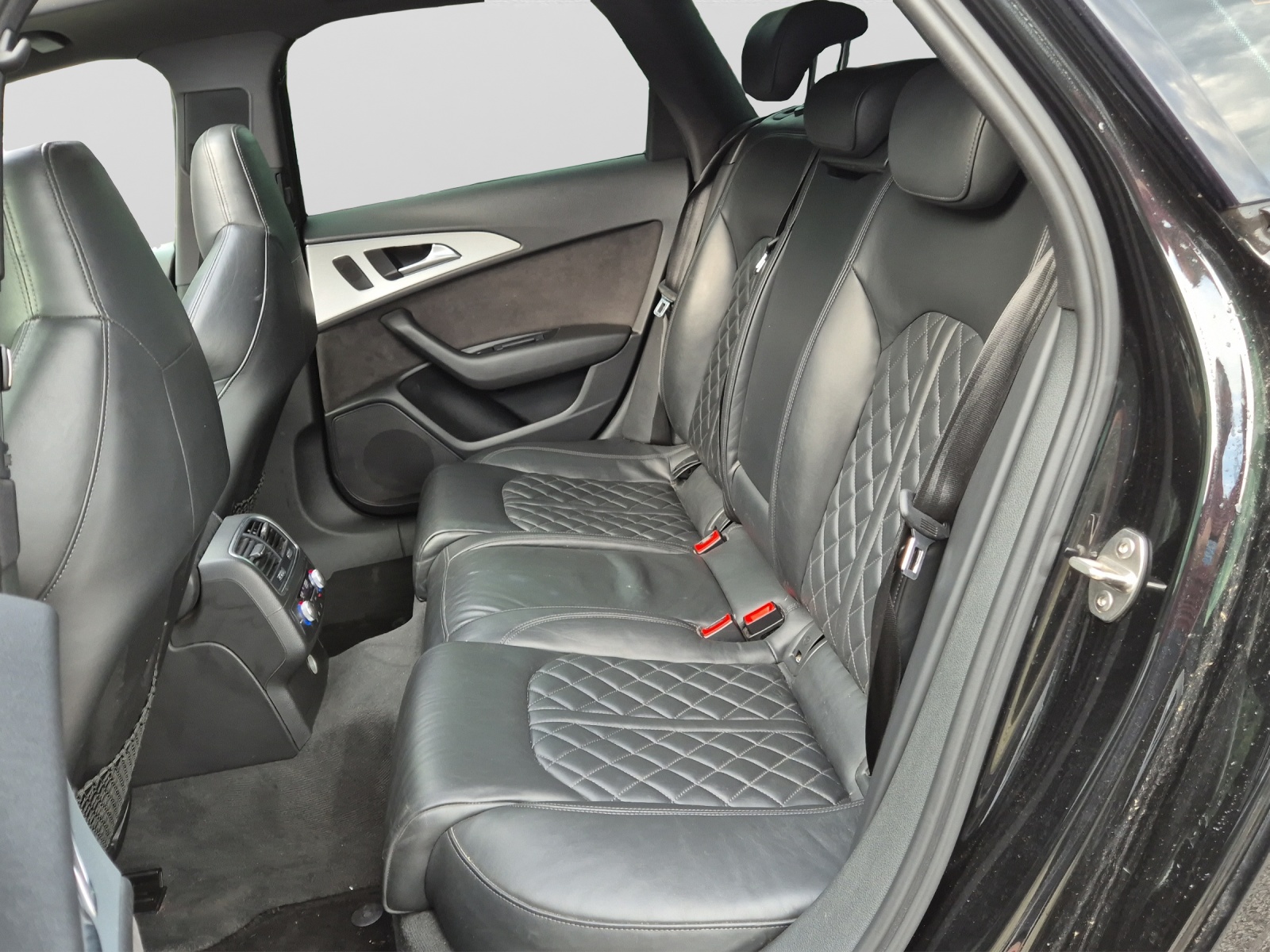 AUDI A6 Avant 3.0 TDI V6 quattro S-tronic S-LINE-image-13