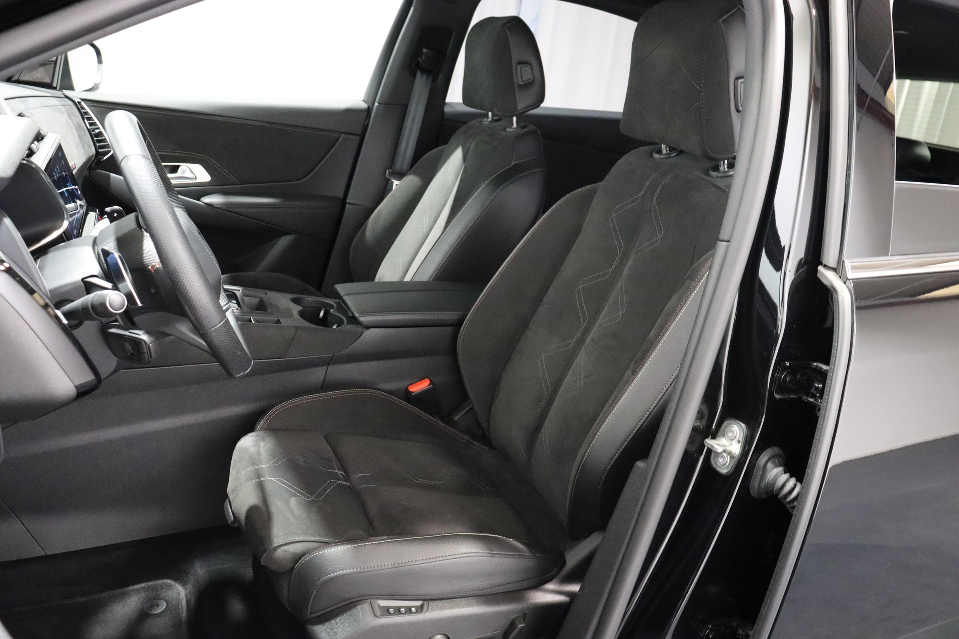 DS AUTOMOBILES 7 Crossback 1.6 E-Tense Performance Line+ 4x4-image-4