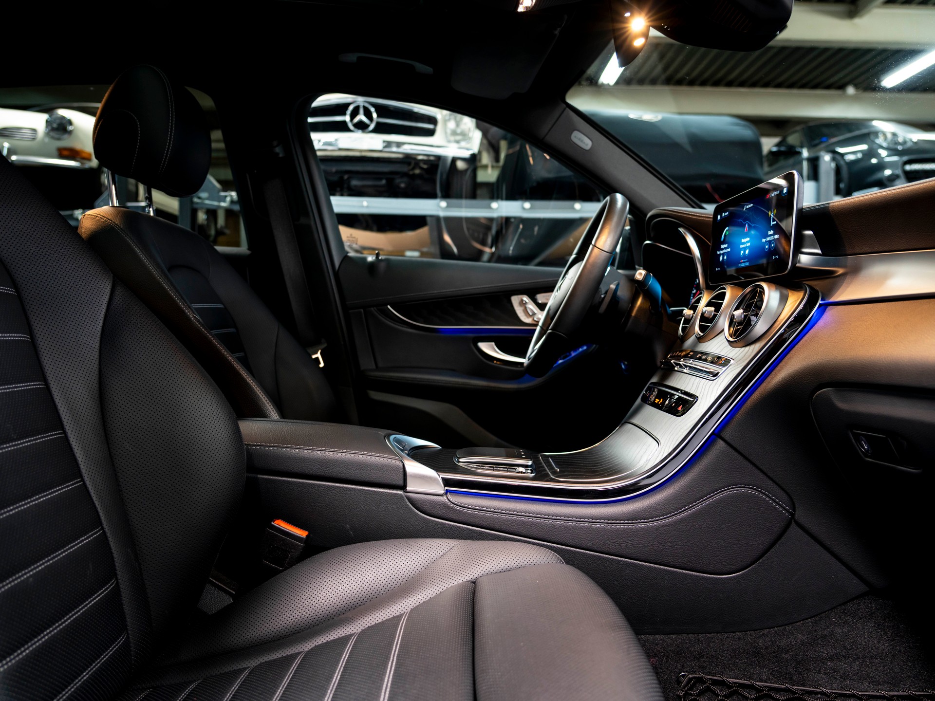 MERCEDES-BENZ GLC 400 d 4Matic AMG Line 9G-Tronic-image-25