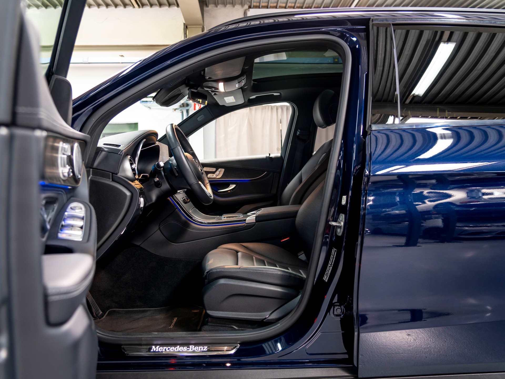 MERCEDES-BENZ GLC 400 d 4Matic AMG Line 9G-Tronic-image-18