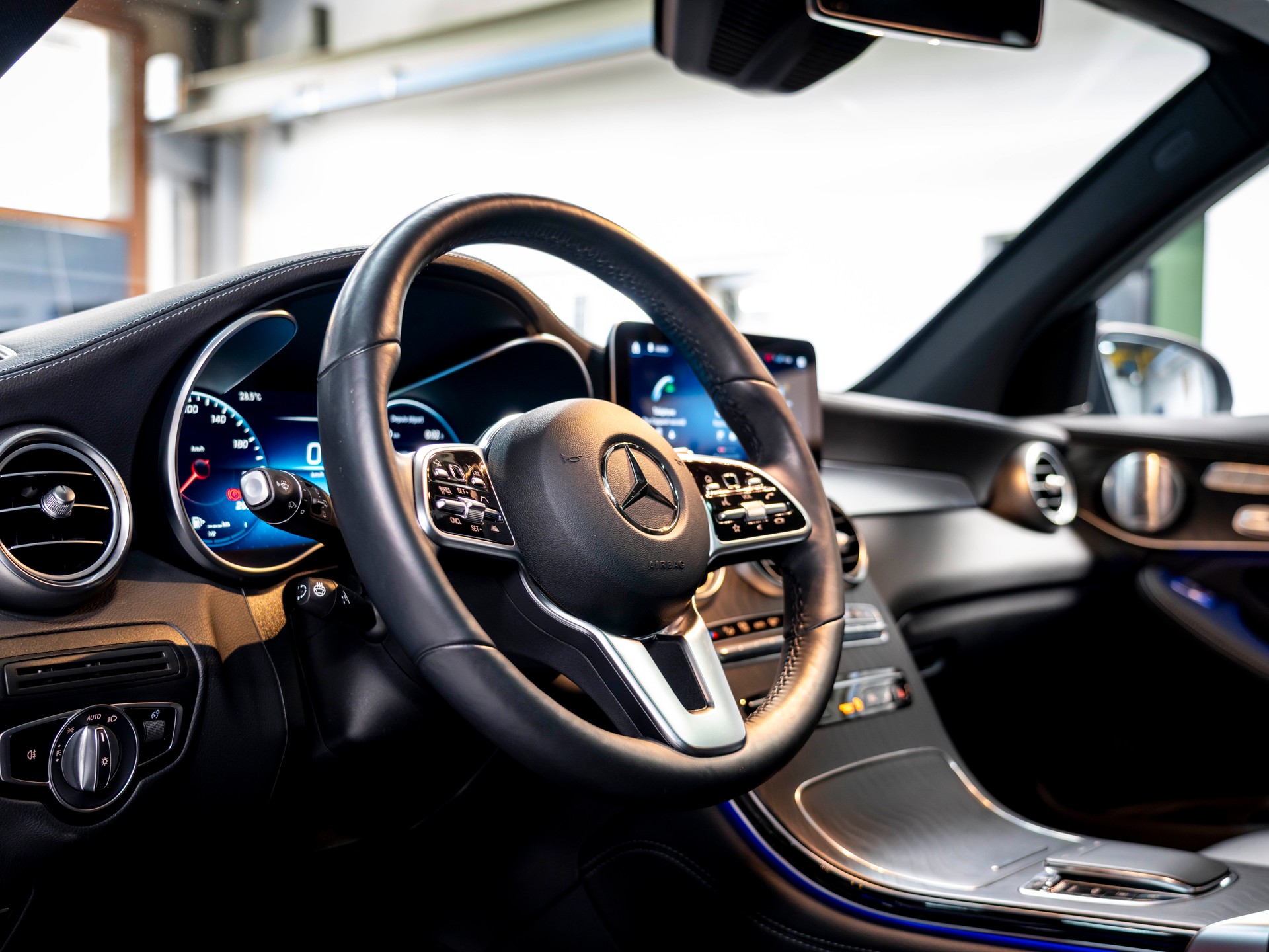 MERCEDES-BENZ GLC 400 d 4Matic AMG Line 9G-Tronic-image-14