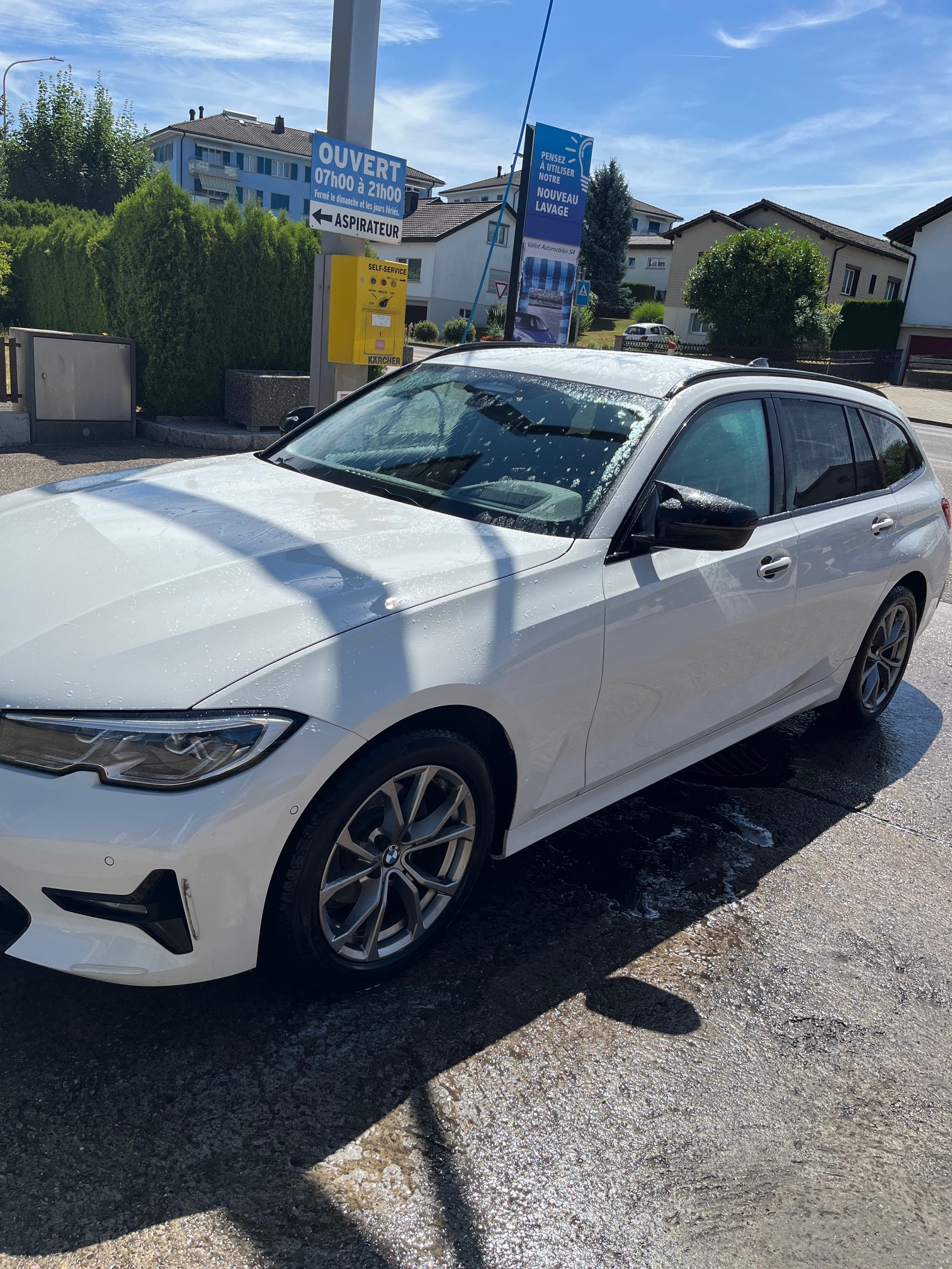BMW 320d xDrive-image-0