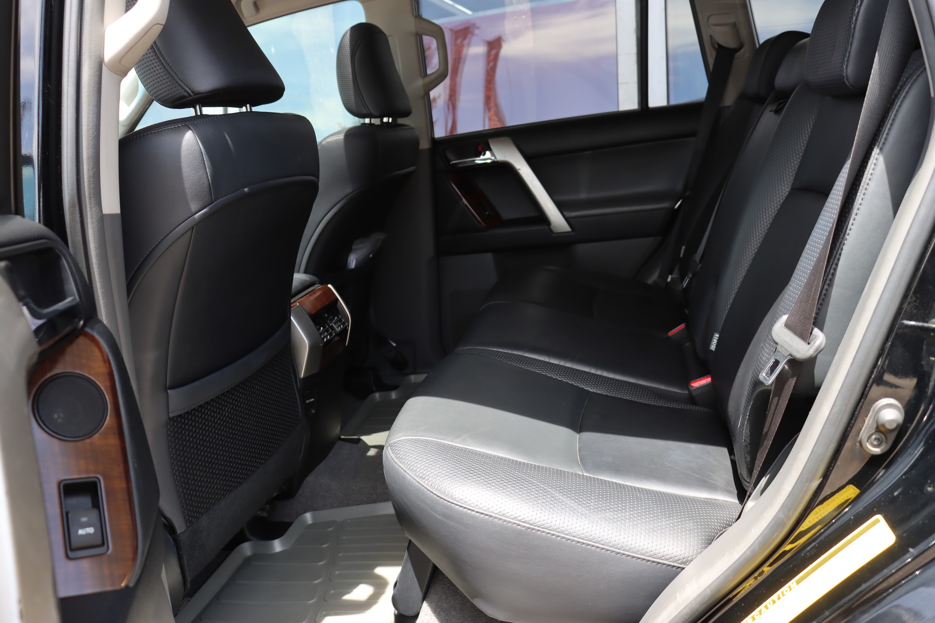 TOYOTA Land Cruiser 3.0 TD Linea Sol Premium Automatic-image-19