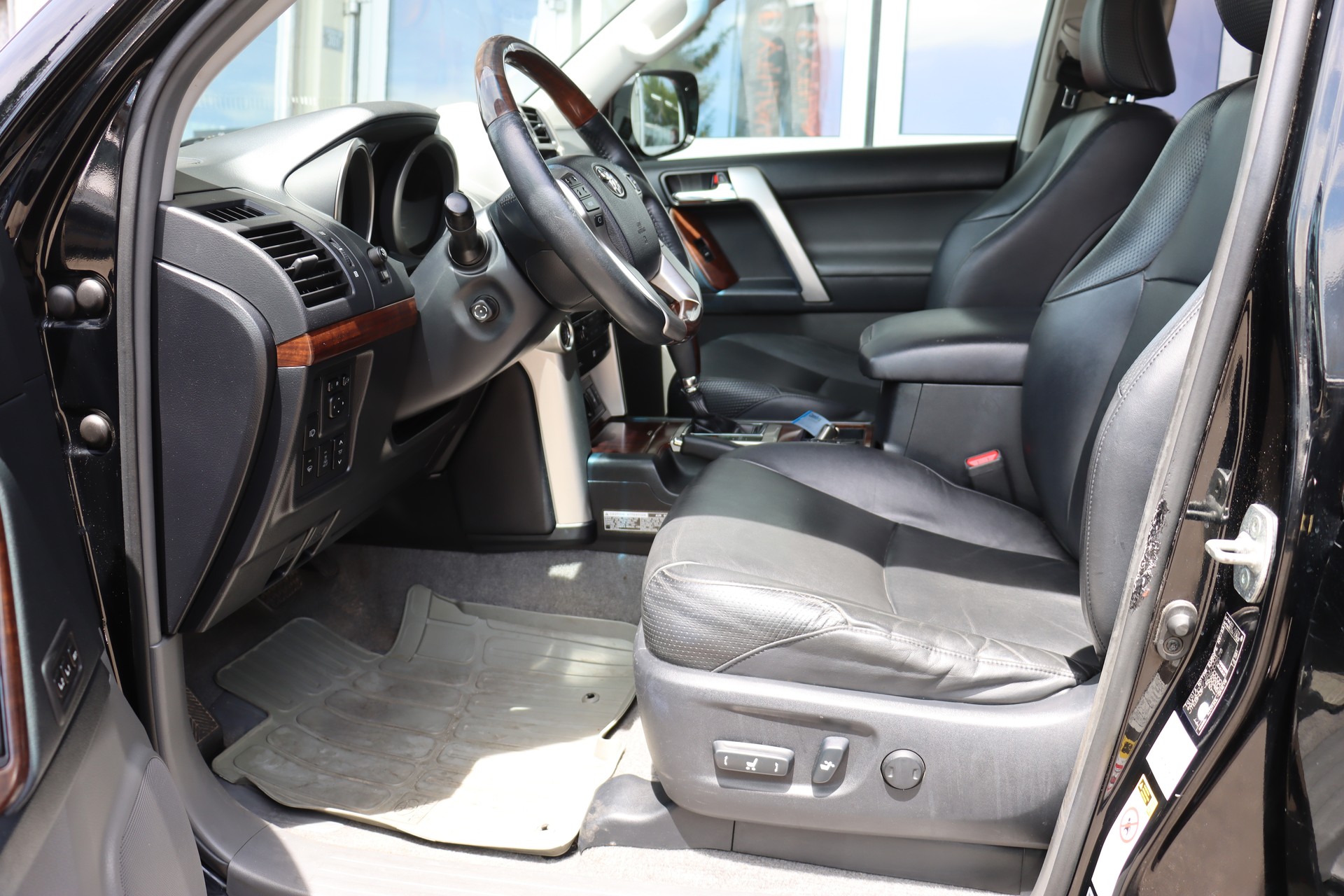 TOYOTA Land Cruiser 3.0 TD Linea Sol Premium Automatic-image-10
