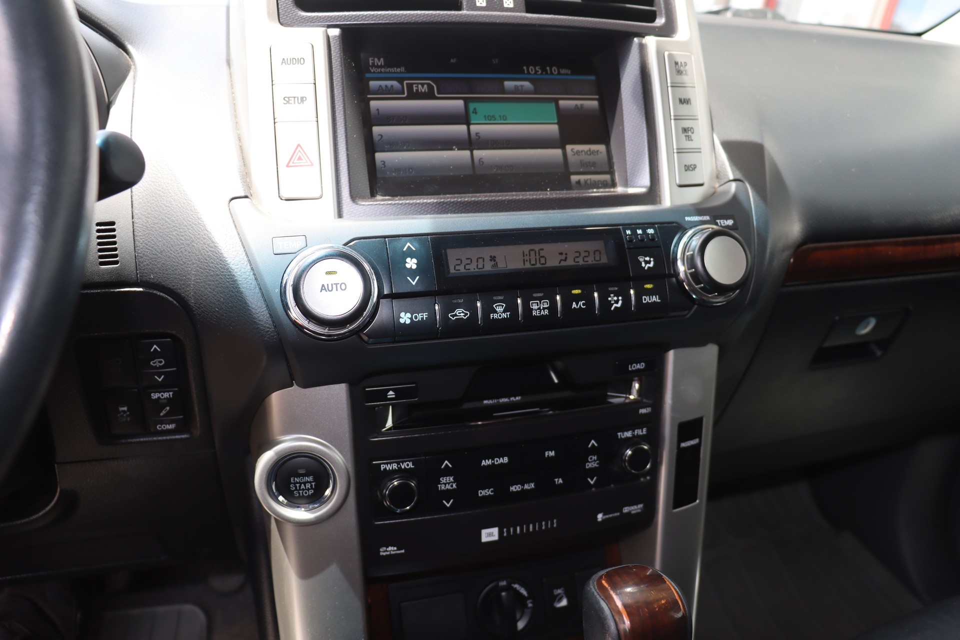 TOYOTA Land Cruiser 3.0 TD Linea Sol Premium Automatic-image-12
