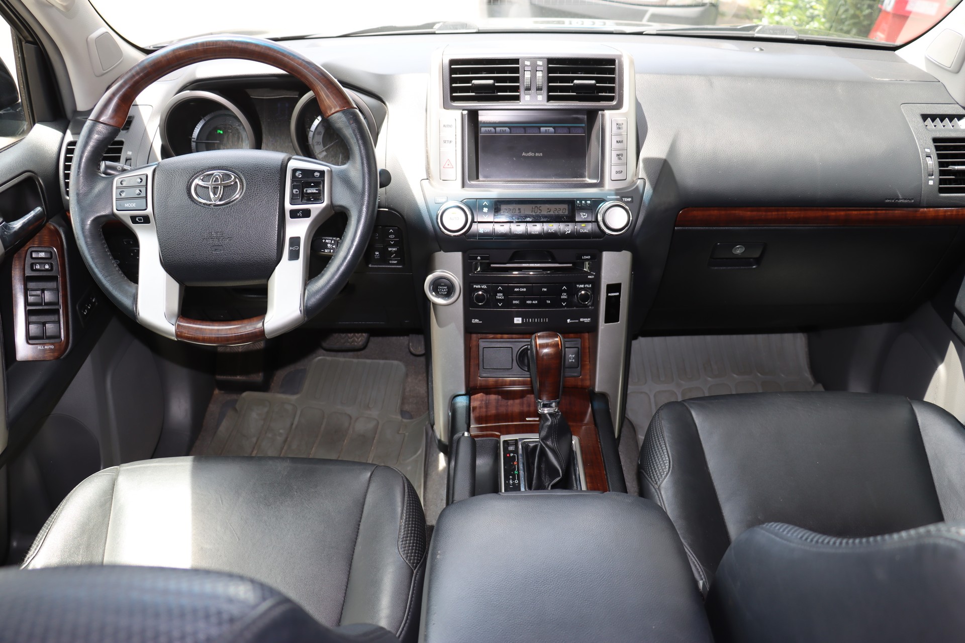 TOYOTA Land Cruiser 3.0 TD Linea Sol Premium Automatic-image-9
