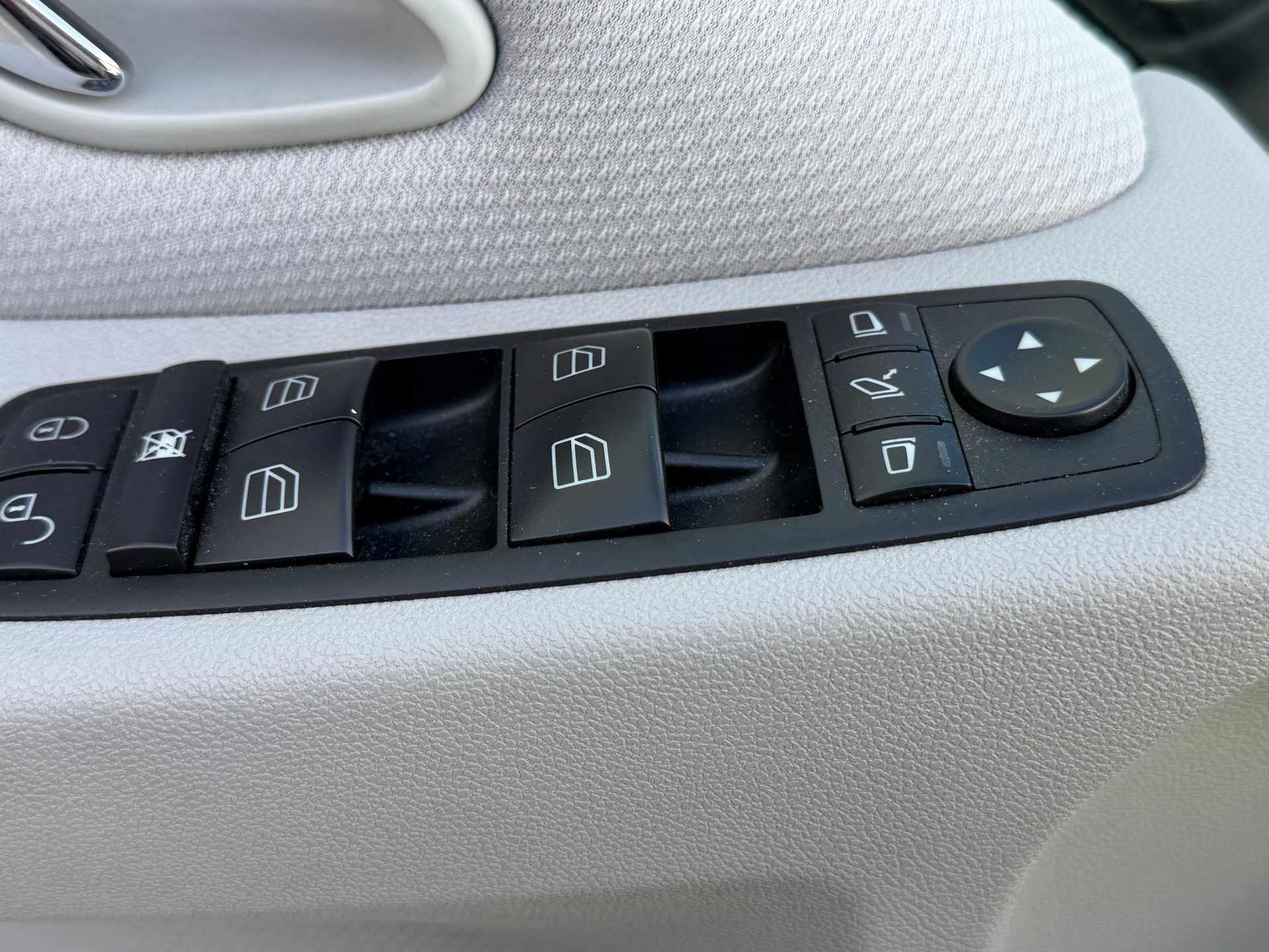 MERCEDES-BENZ B 200 Autotronic-image-17