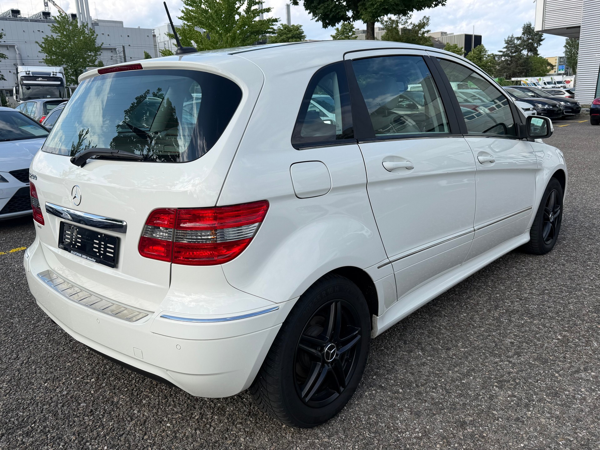 MERCEDES-BENZ B 200 Autotronic-image-4