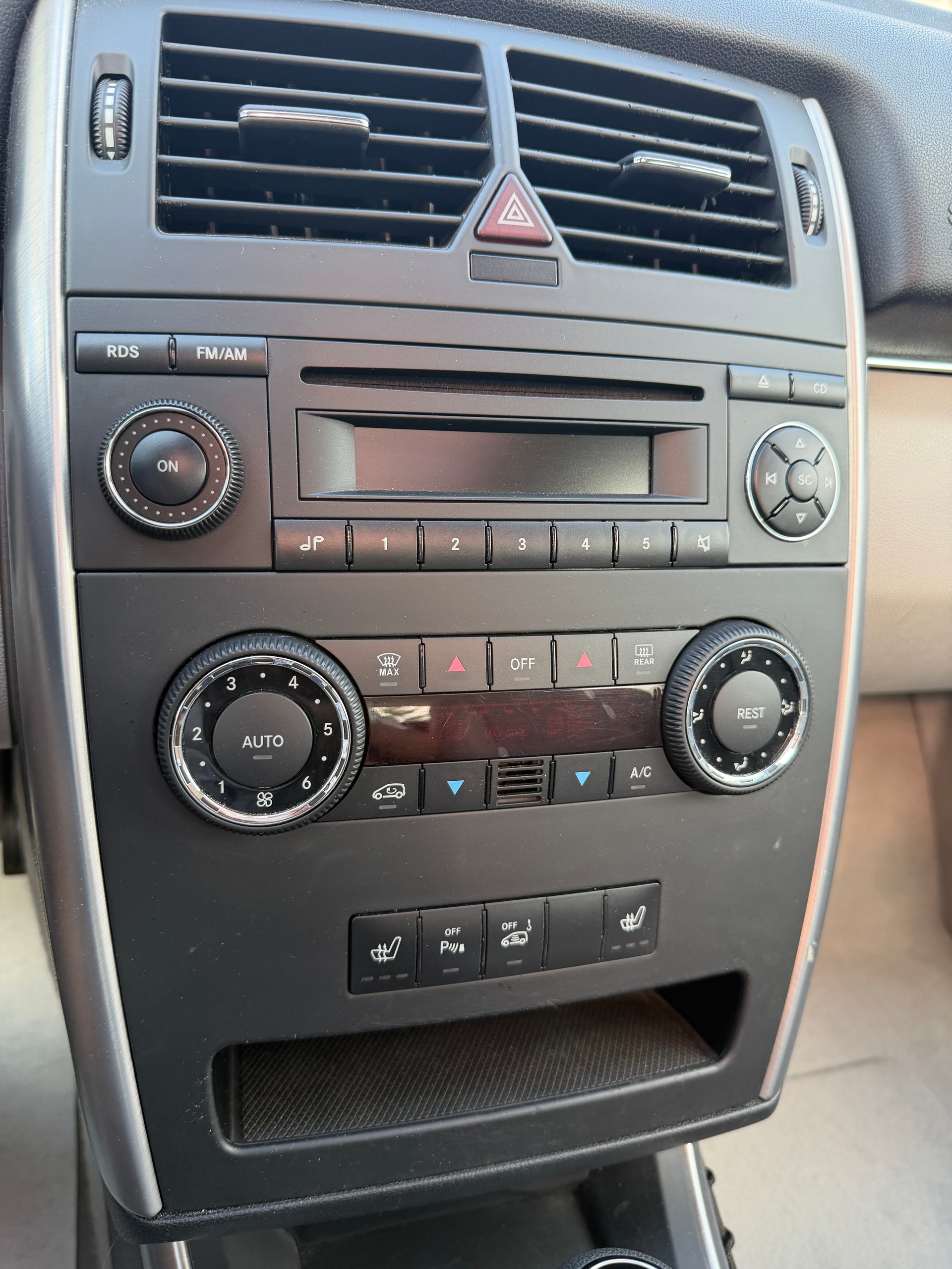 MERCEDES-BENZ B 200 Autotronic-image-12