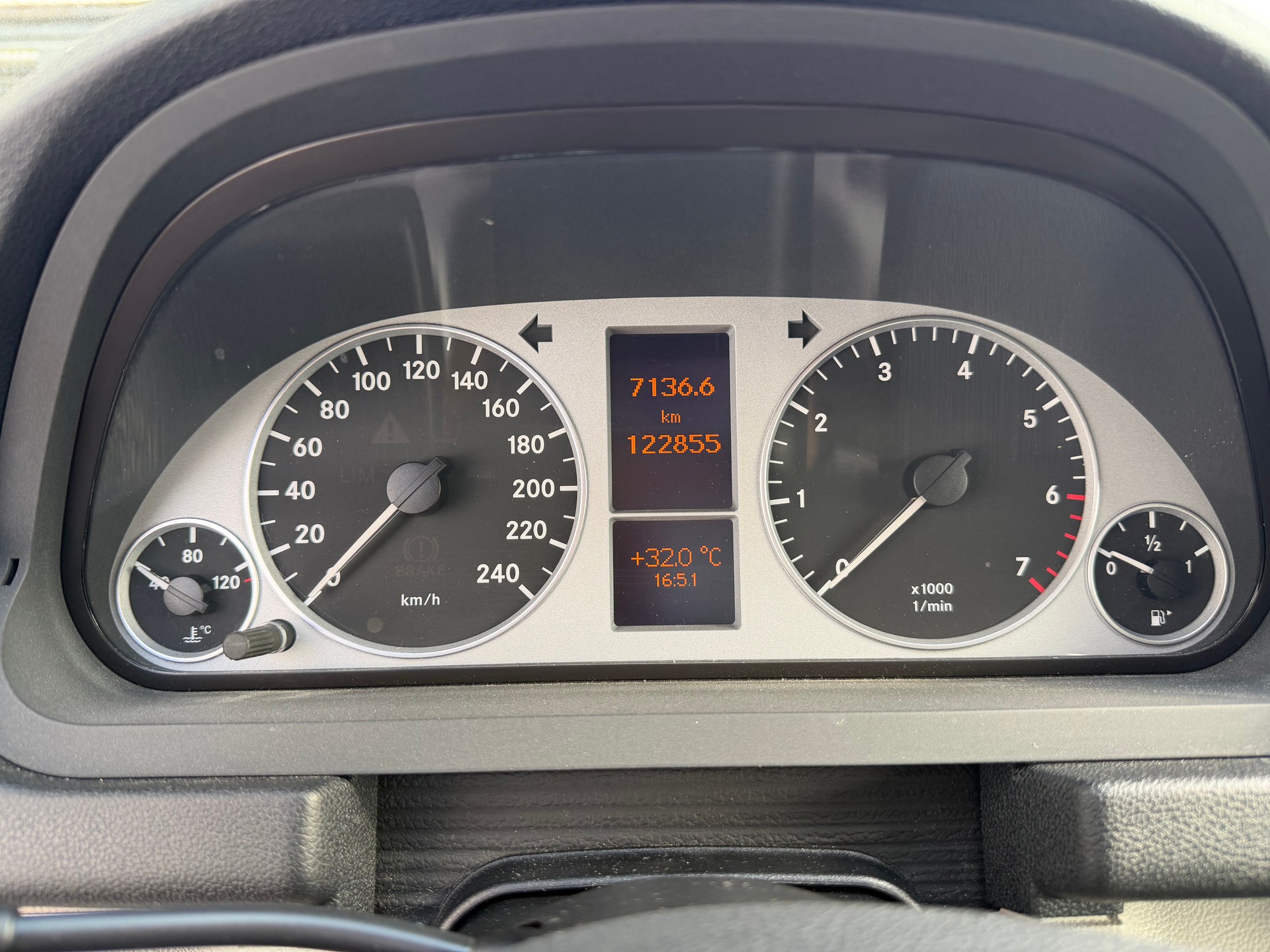 MERCEDES-BENZ B 200 Autotronic-image-14