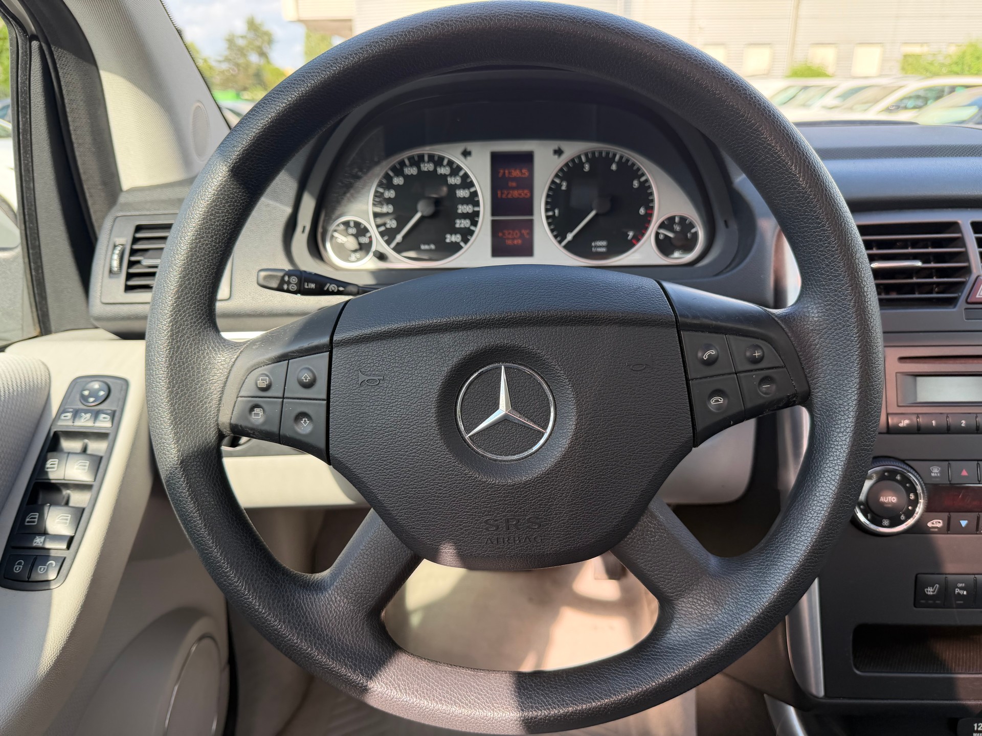 MERCEDES-BENZ B 200 Autotronic-image-11
