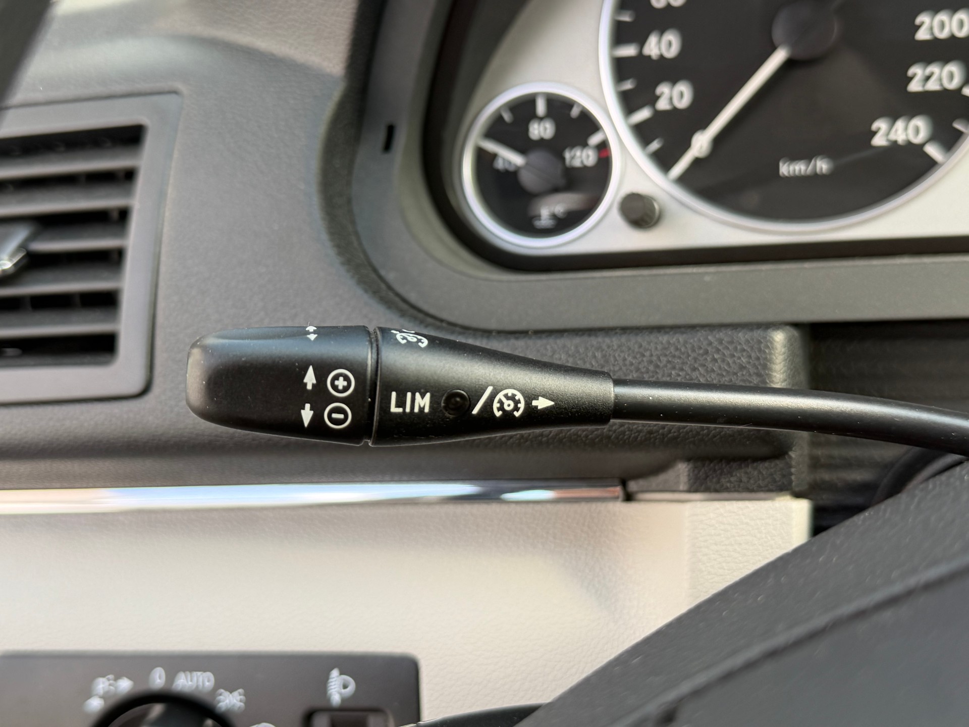 MERCEDES-BENZ B 200 Autotronic-image-15
