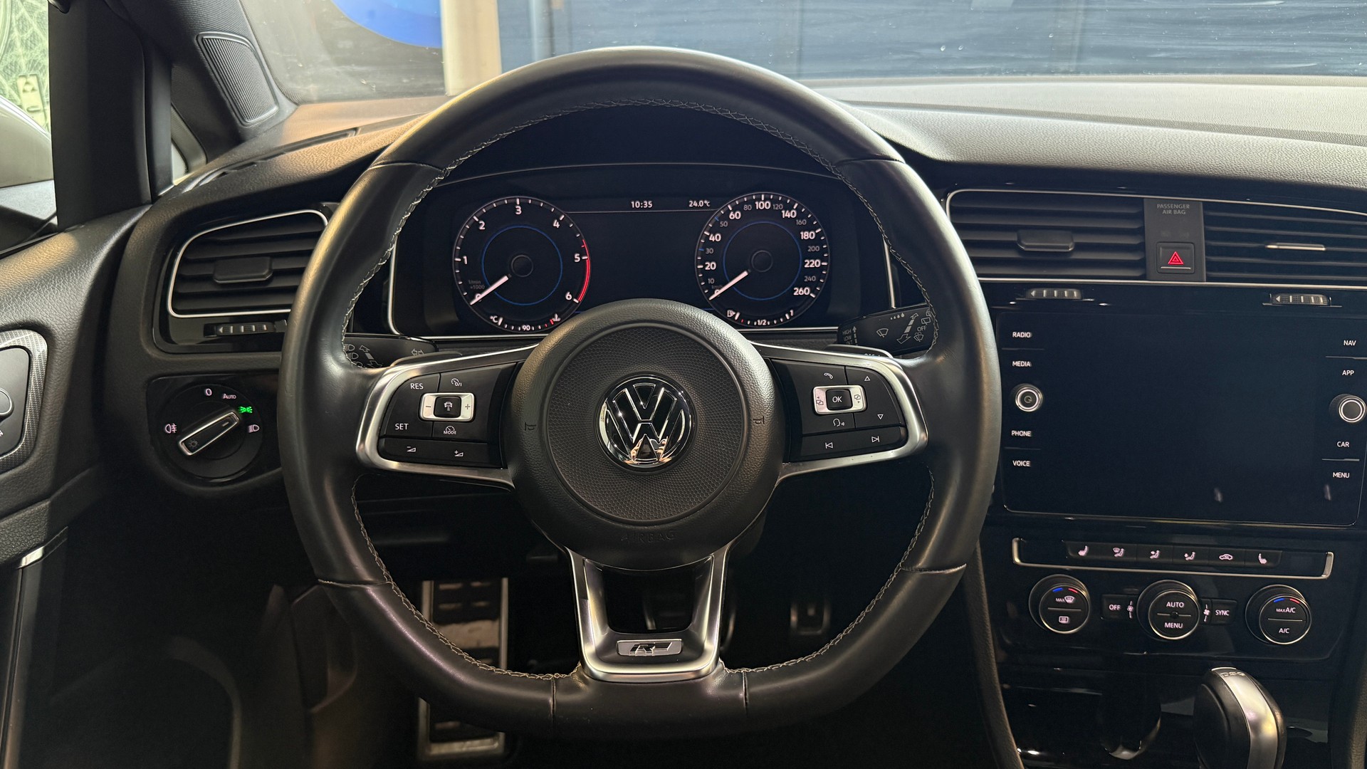 VW Golf 2.0 TDI Highline Swiss Line Limited DSG-image-7