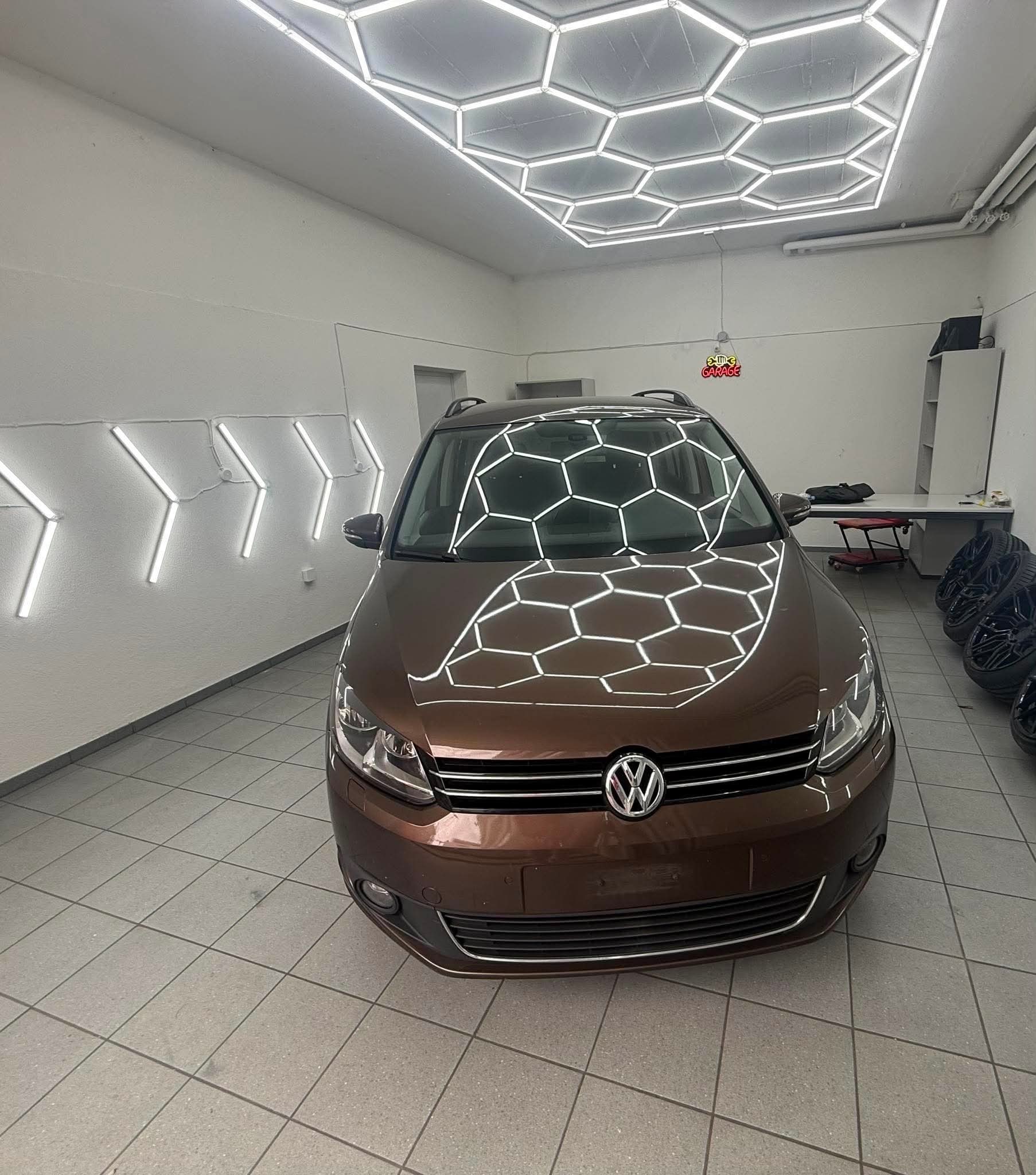 VW Touran 1.4 TSI EcoFuel Team DSG-image-0