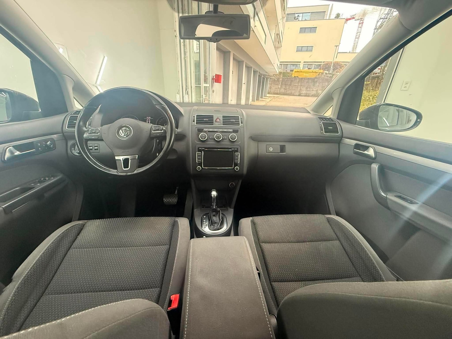 VW Touran 1.4 TSI EcoFuel Team DSG-image-5