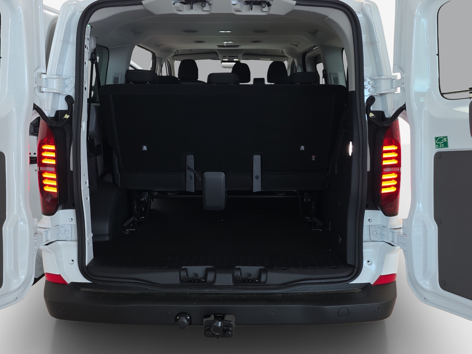 VW Transporter Kombi 2.0 TDI-image-12