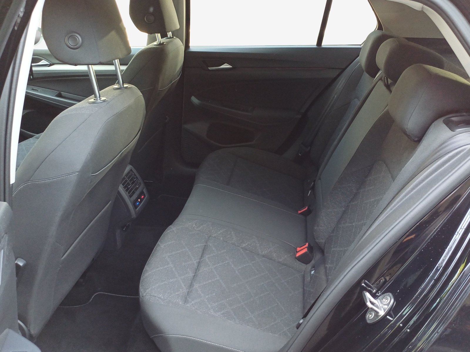 VW Golf 1.0 eTSI mHEV ACTLife DSG-image-11
