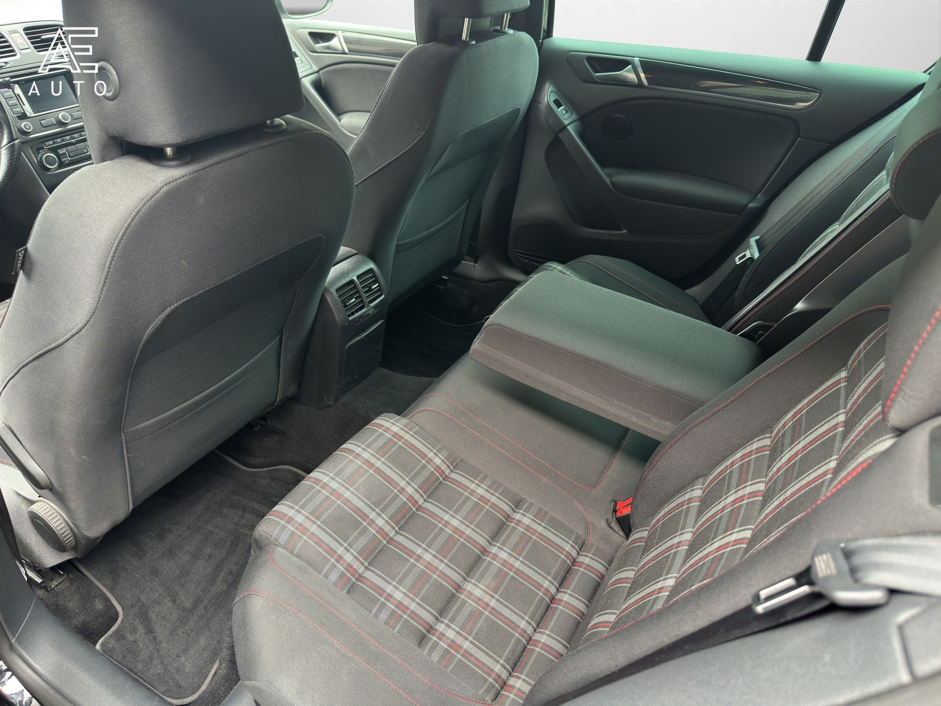 VW Golf 2.0 TSI GTI-image-9