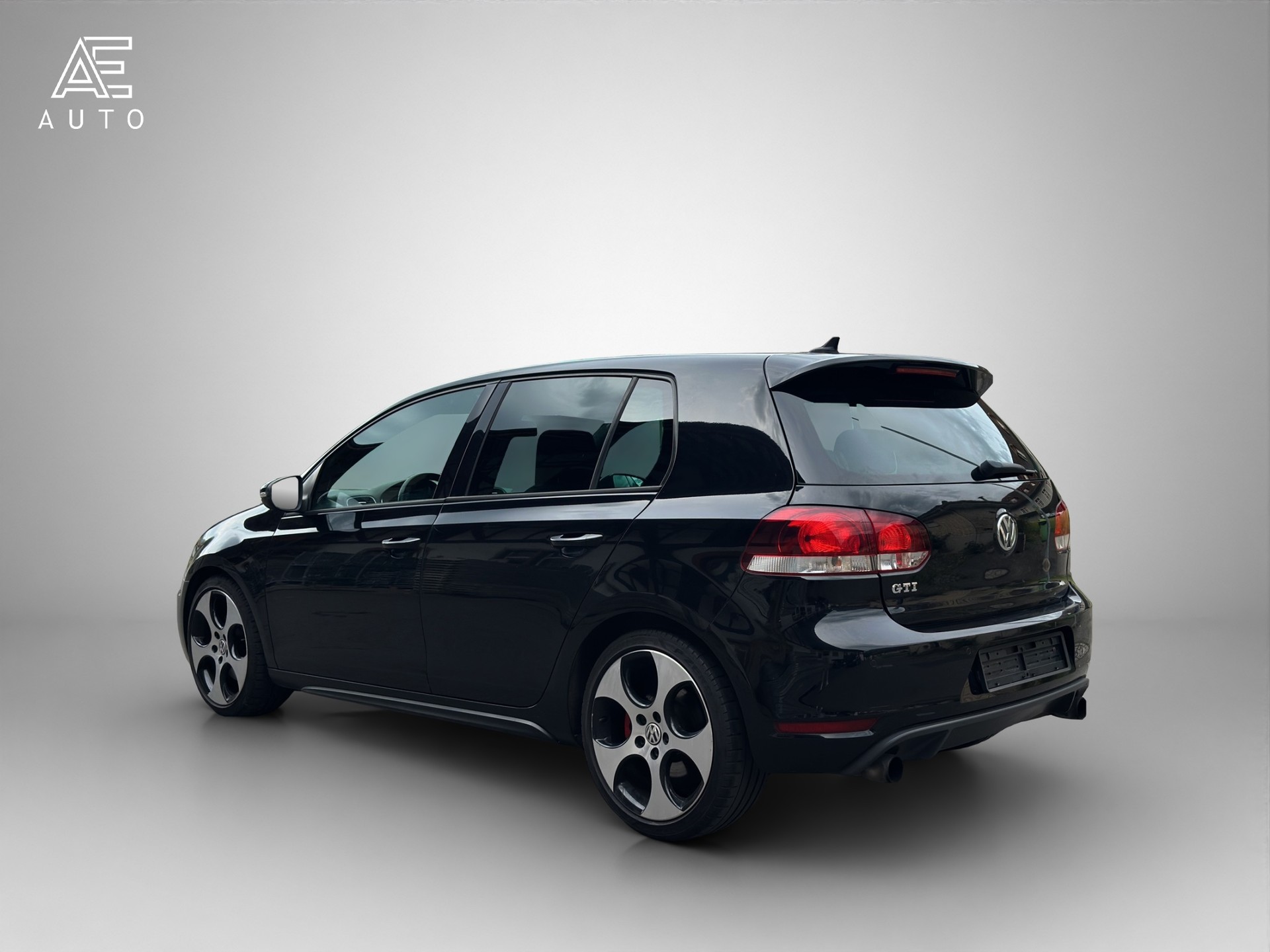 VW Golf 2.0 TSI GTI-image-4