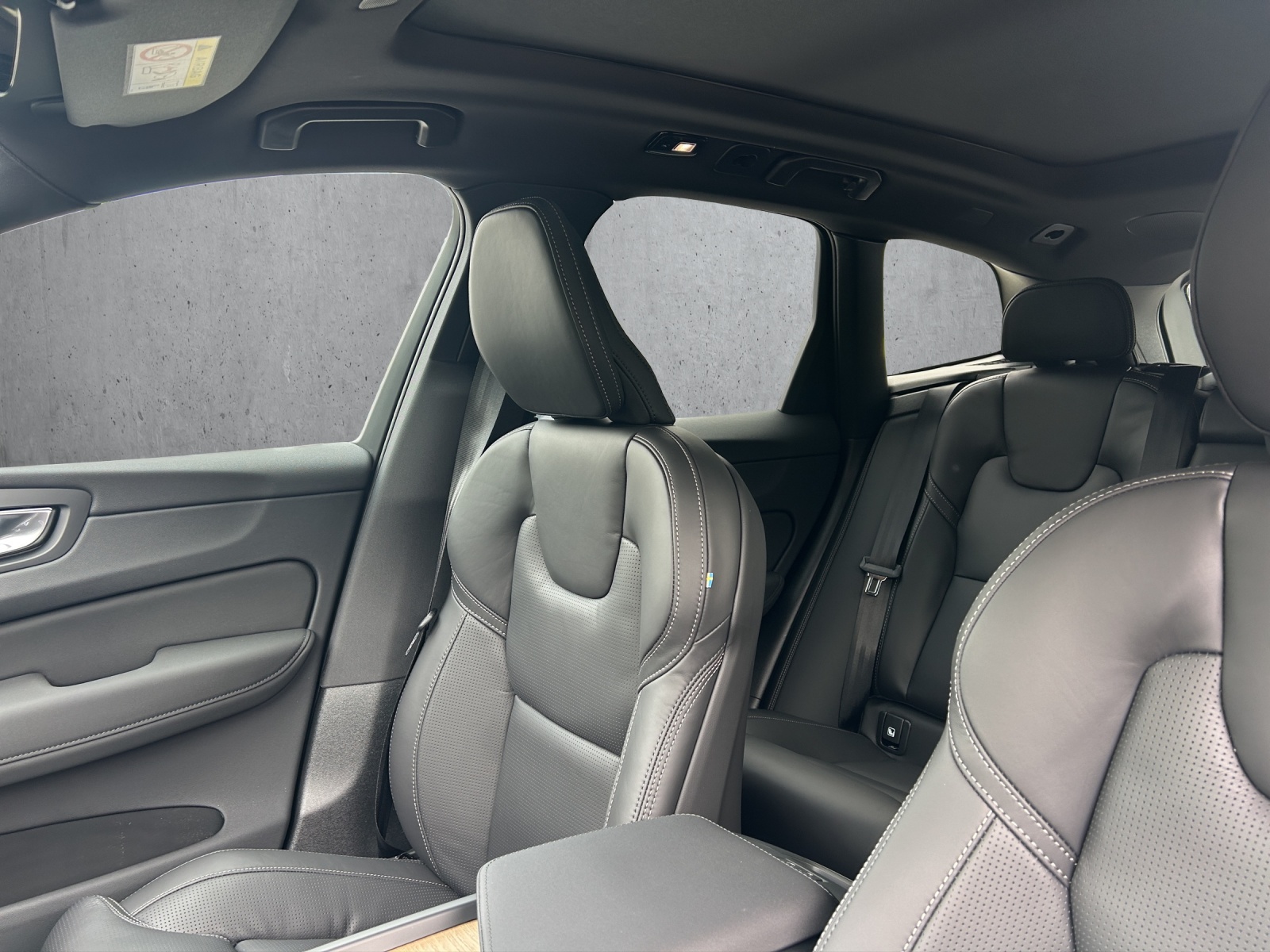 Image VOLVO XC60 XC60 T6 eAWD PluginHybrid Ultra Dark Geartronic
