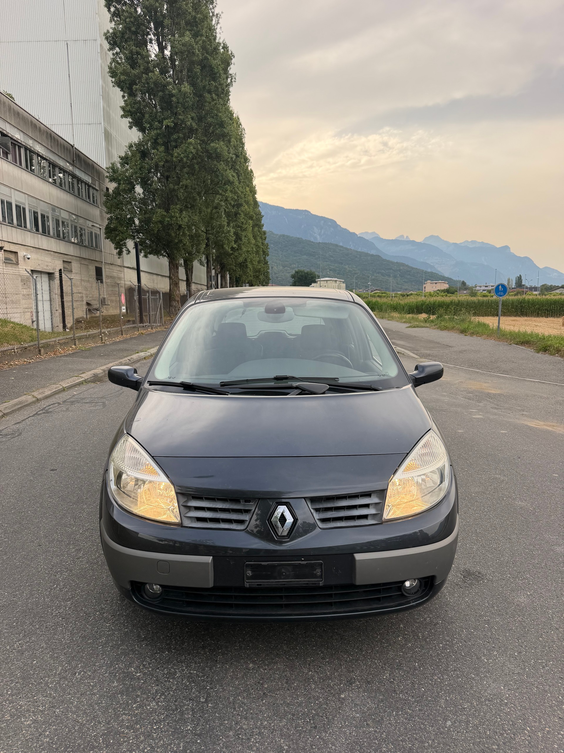 RENAULT Scénic 2.0 dCi Dynamique-image-1