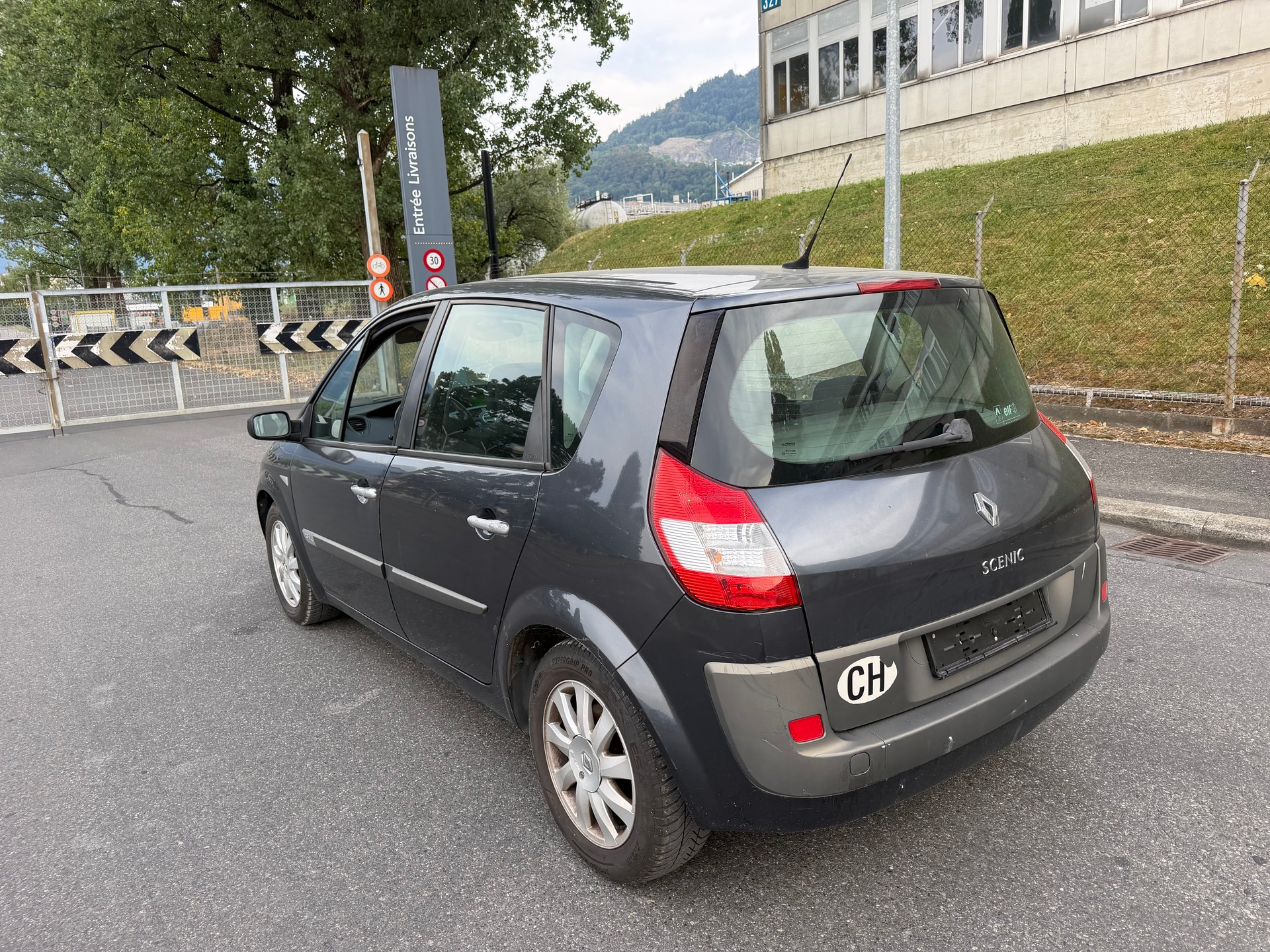 RENAULT Scénic 2.0 dCi Dynamique-image-5