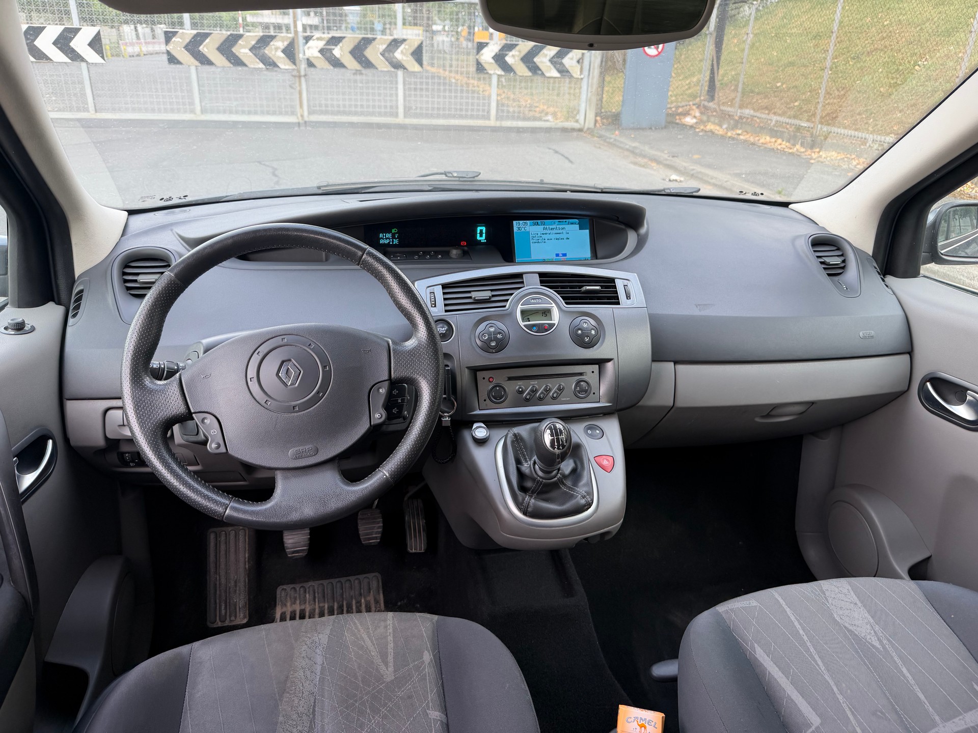 RENAULT Scénic 2.0 dCi Dynamique-image-6