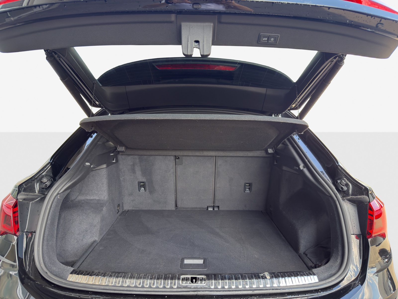 AUDI Q3 Sportback 40 TFSI S line quattro S-tronic-image-12