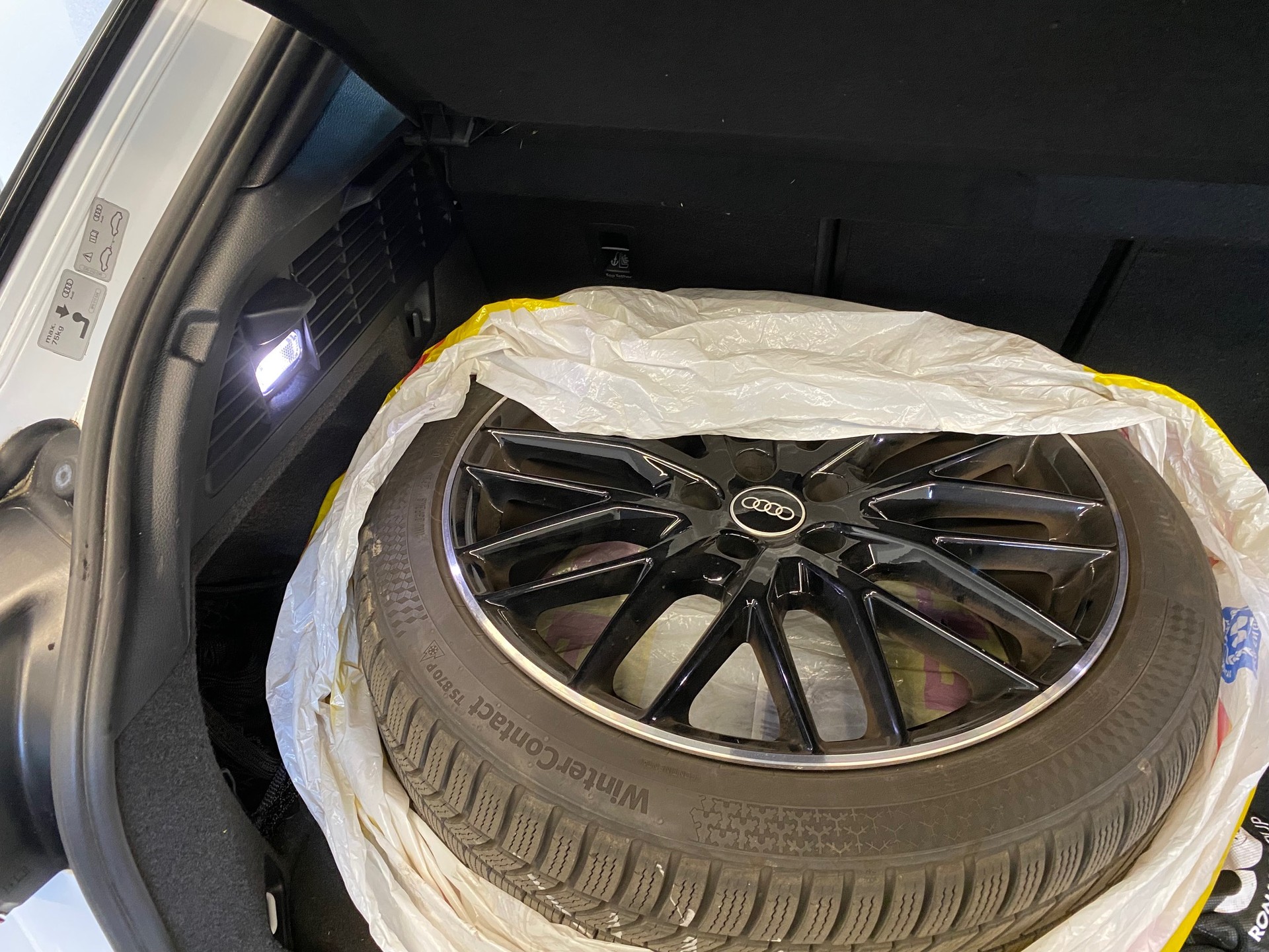 AUDI SQ2 TFSI quattro S-tronic CH-Fahrzeug Top Ausstattung 20" 19" AHK abnehmbar Original ab Werkg-image-14