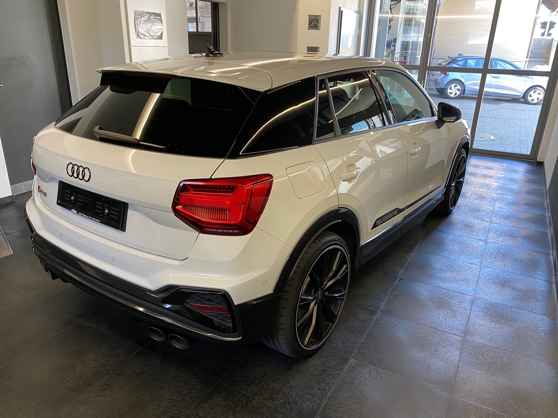 AUDI SQ2 TFSI quattro S-tronic CH-Fahrzeug Top Ausstattung 20" 19" AHK abnehmbar Original ab Werkg-image-5