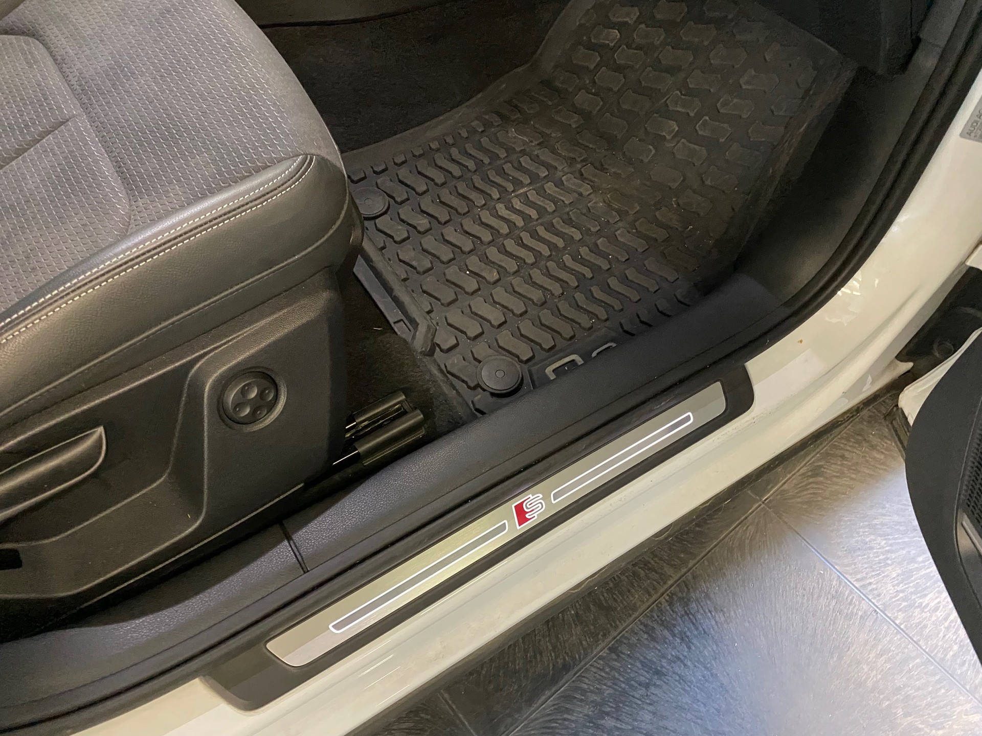 AUDI SQ2 TFSI quattro S-tronic CH-Fahrzeug Top Ausstattung 20" 19" AHK abnehmbar Original ab Werkg-image-13