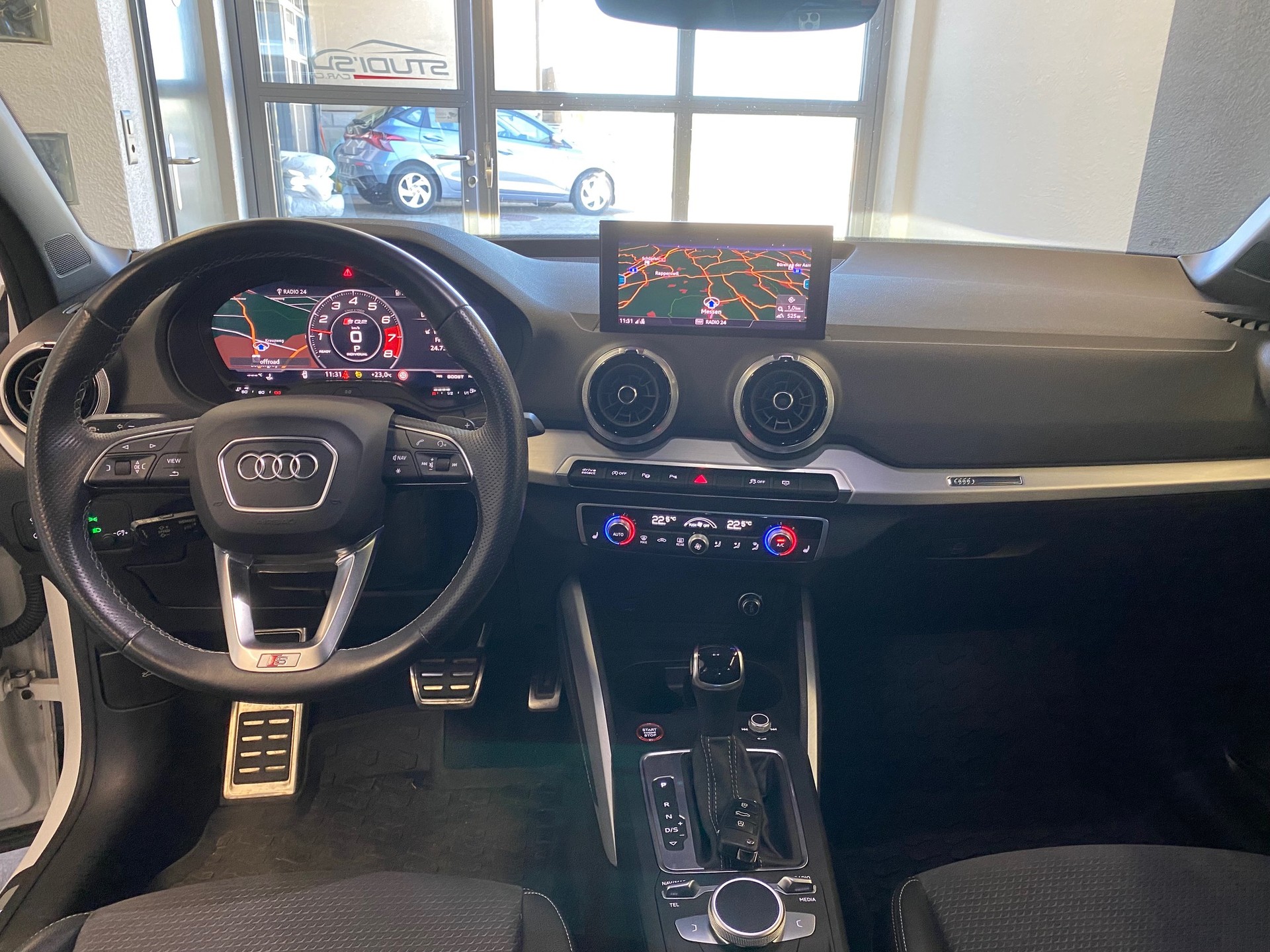 AUDI SQ2 TFSI quattro S-tronic CH-Fahrzeug Top Ausstattung 20" 19" AHK abnehmbar Original ab Werkg-image-8
