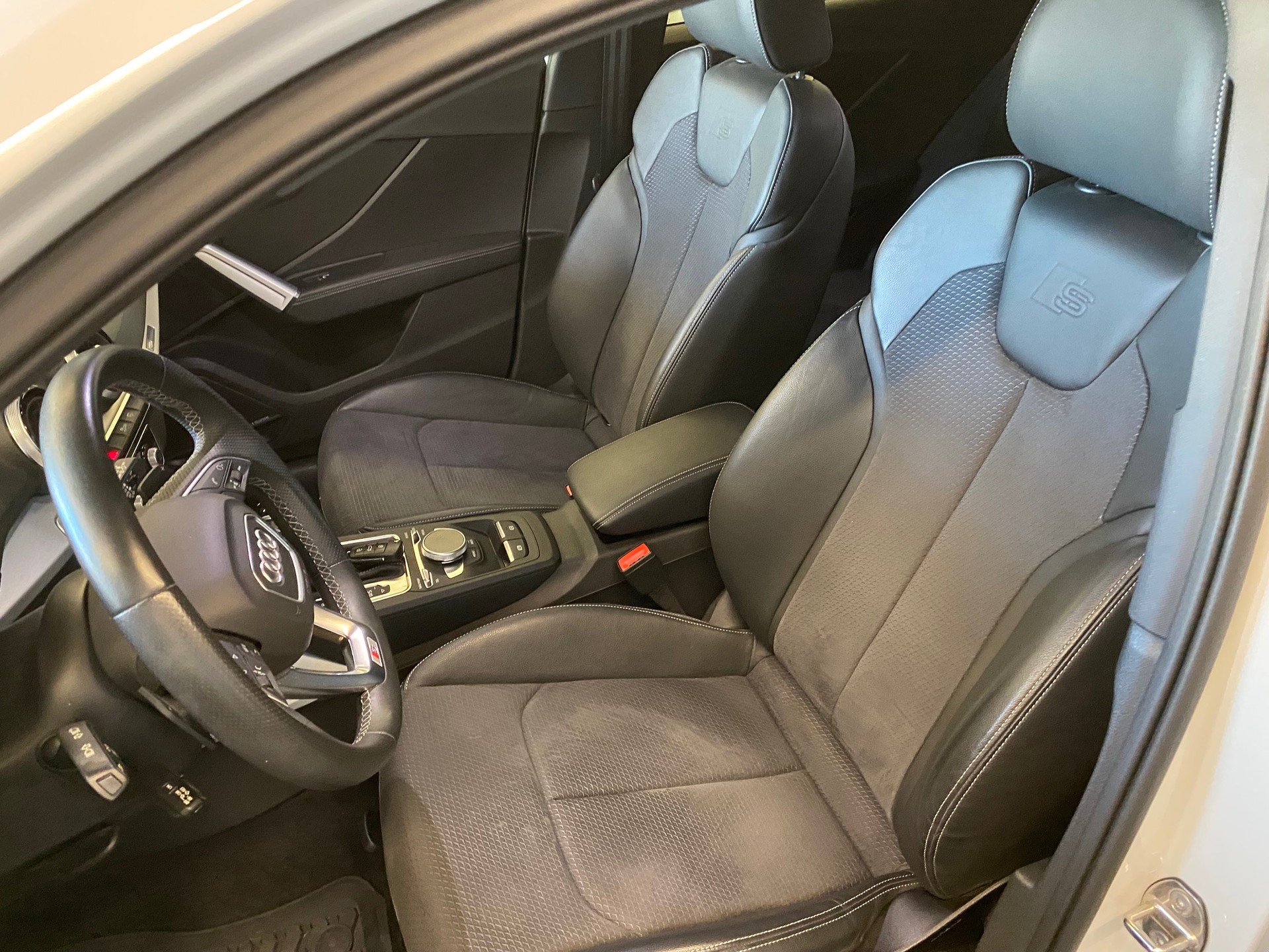 AUDI SQ2 TFSI quattro S-tronic CH-Fahrzeug Top Ausstattung 20" 19" AHK abnehmbar Original ab Werkg-image-7