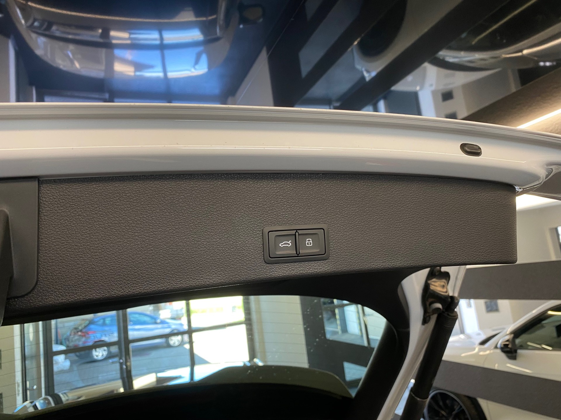 AUDI SQ2 TFSI quattro S-tronic CH-Fahrzeug Top Ausstattung 20" 19" AHK abnehmbar Original ab Werkg-image-10