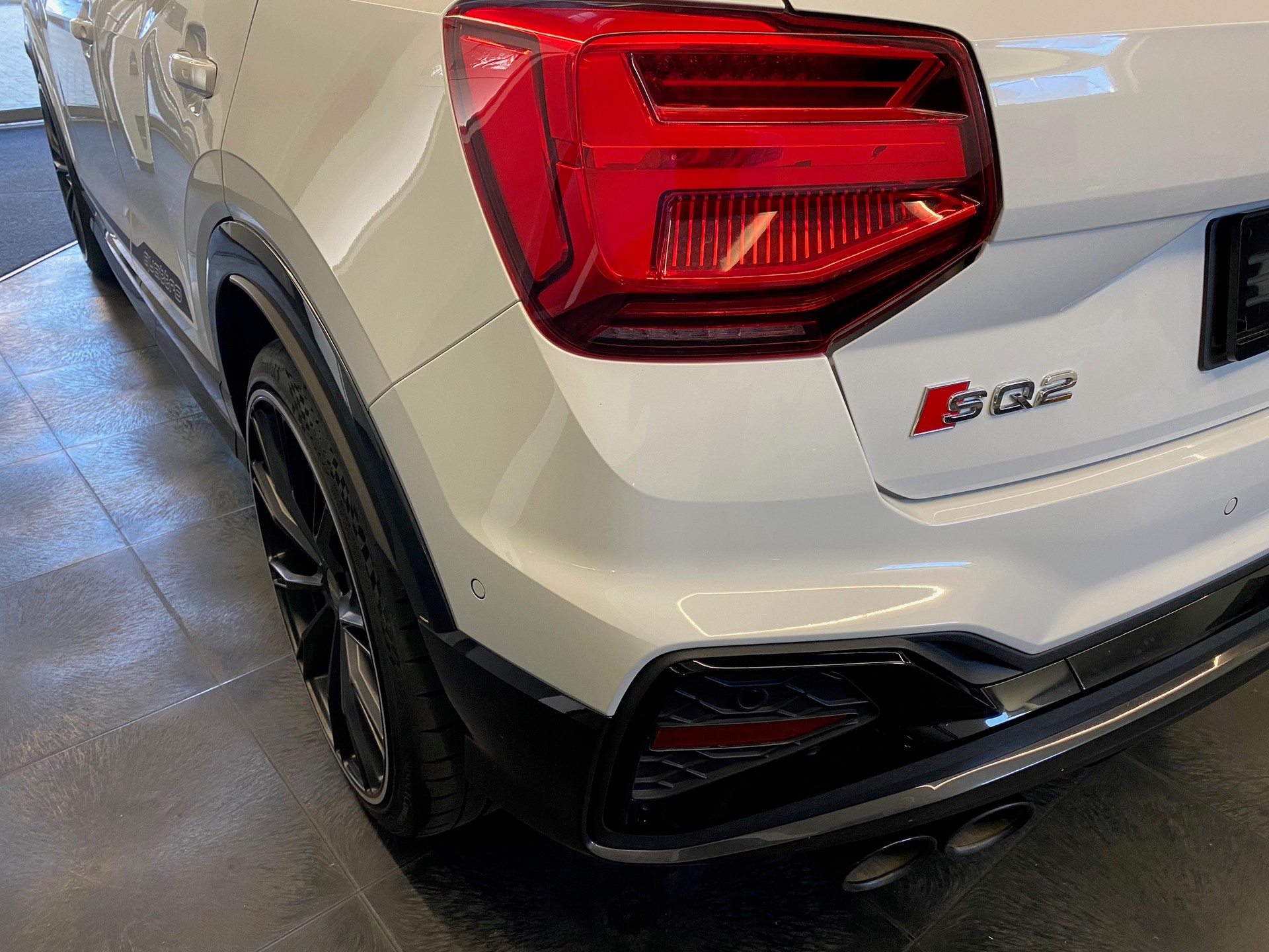 AUDI SQ2 TFSI quattro S-tronic CH-Fahrzeug Top Ausstattung 20" 19" AHK abnehmbar Original ab Werkg-image-6