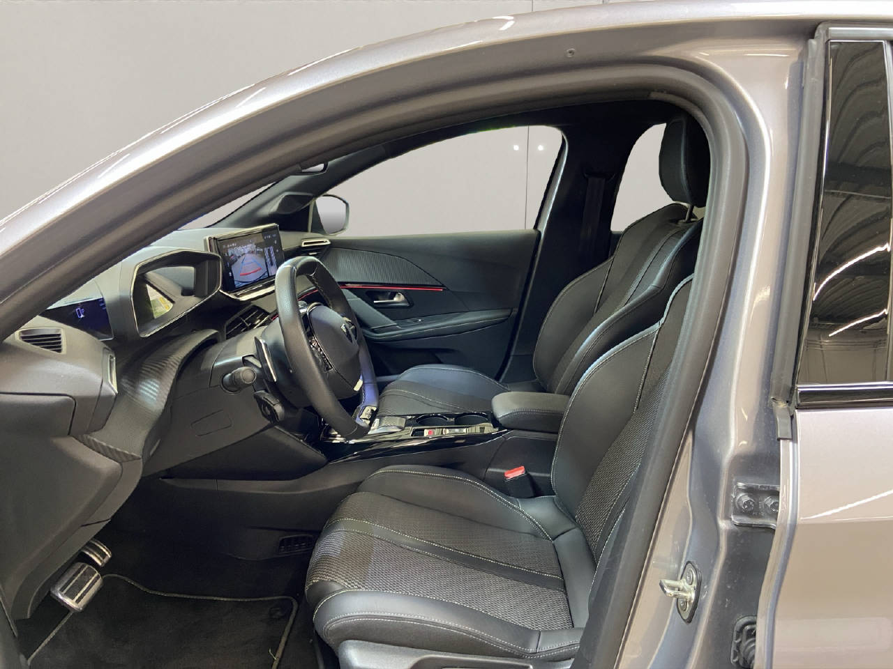 PEUGEOT 208 1.2 Hybrid 145 GT-image-4