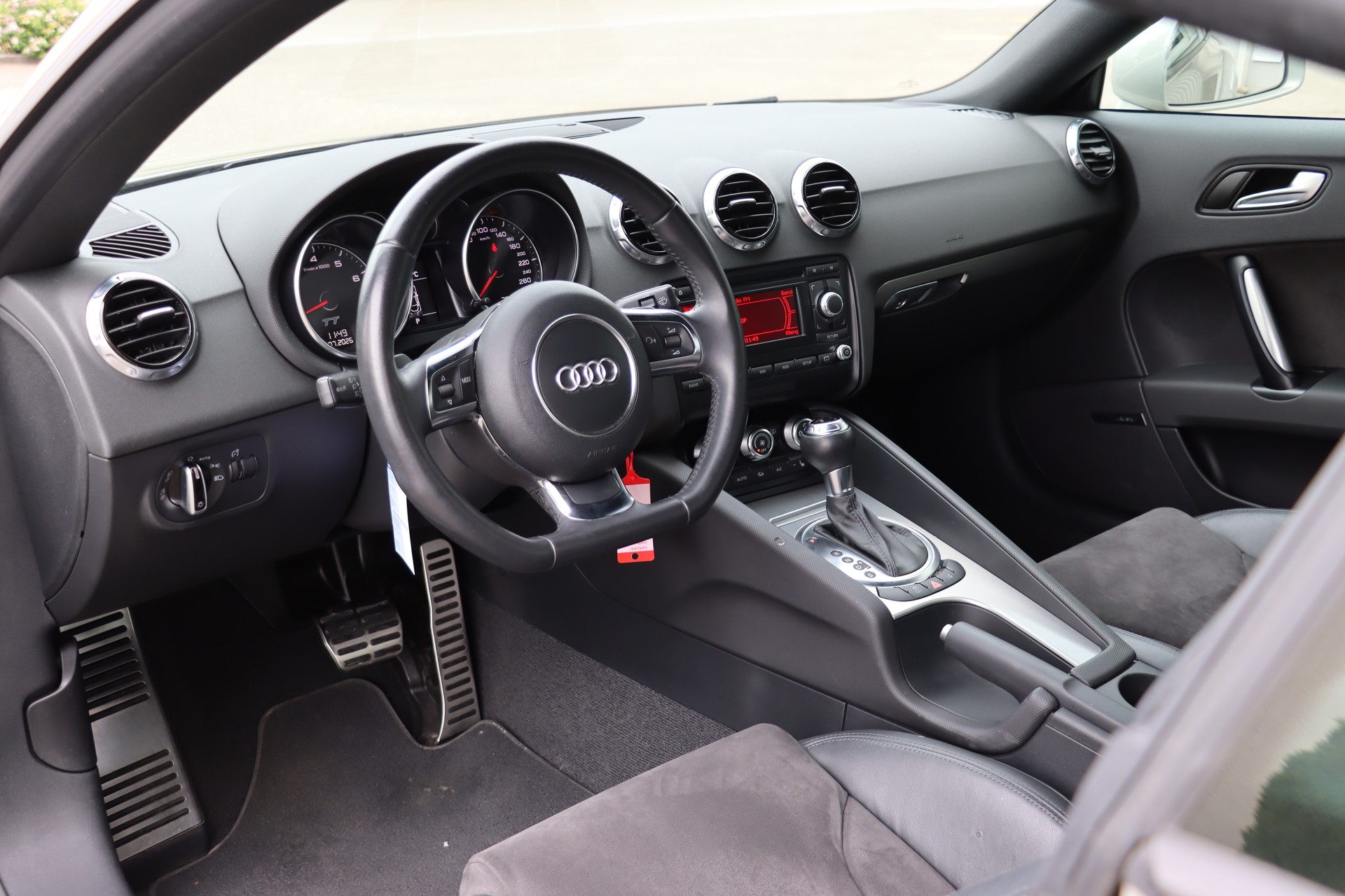 AUDI TT Coupé 1.8 TFSI S-tronic-image-5