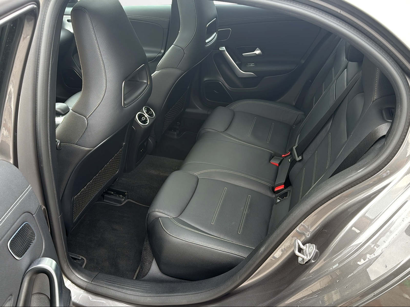 MERCEDES-BENZ A 35 AMG 4Matic Speedshift-image-10
