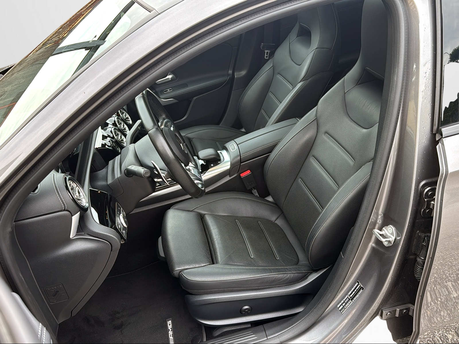 MERCEDES-BENZ A 35 AMG 4Matic Speedshift-image-9