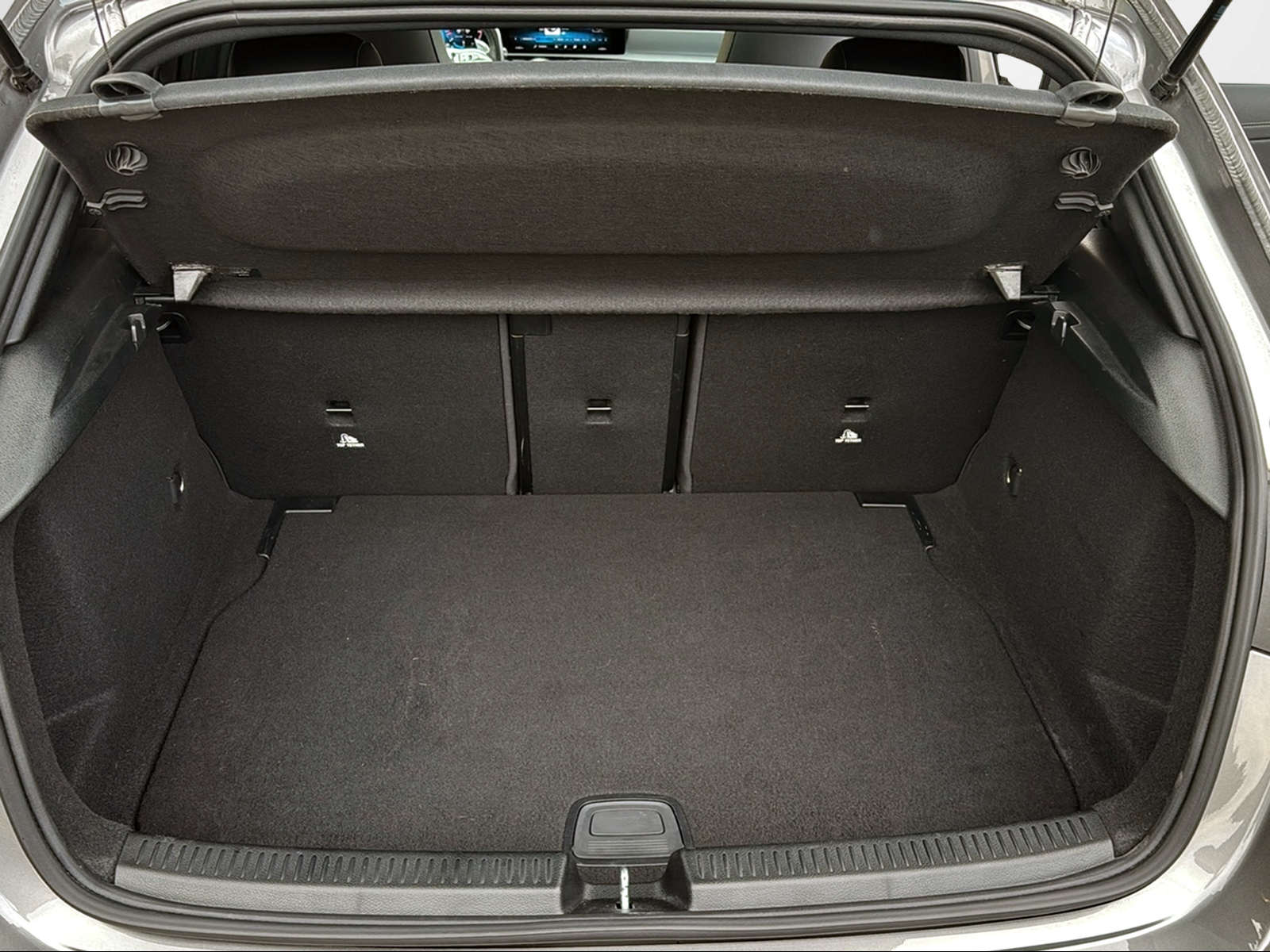 MERCEDES-BENZ A 35 AMG 4Matic Speedshift-image-12