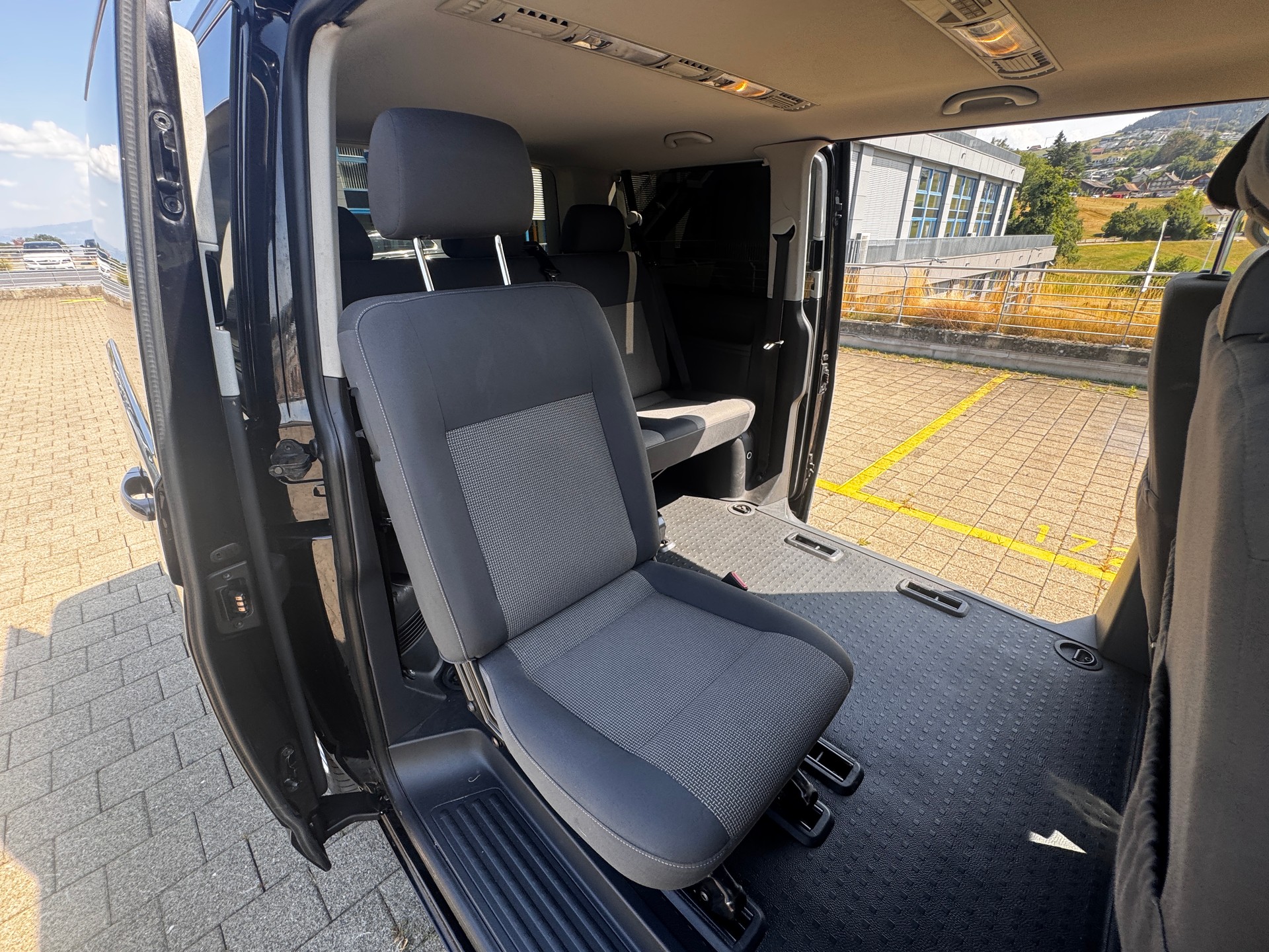 VW T5 Caravelle Comfortline 2.0 TDI CR 4Motion-image-8