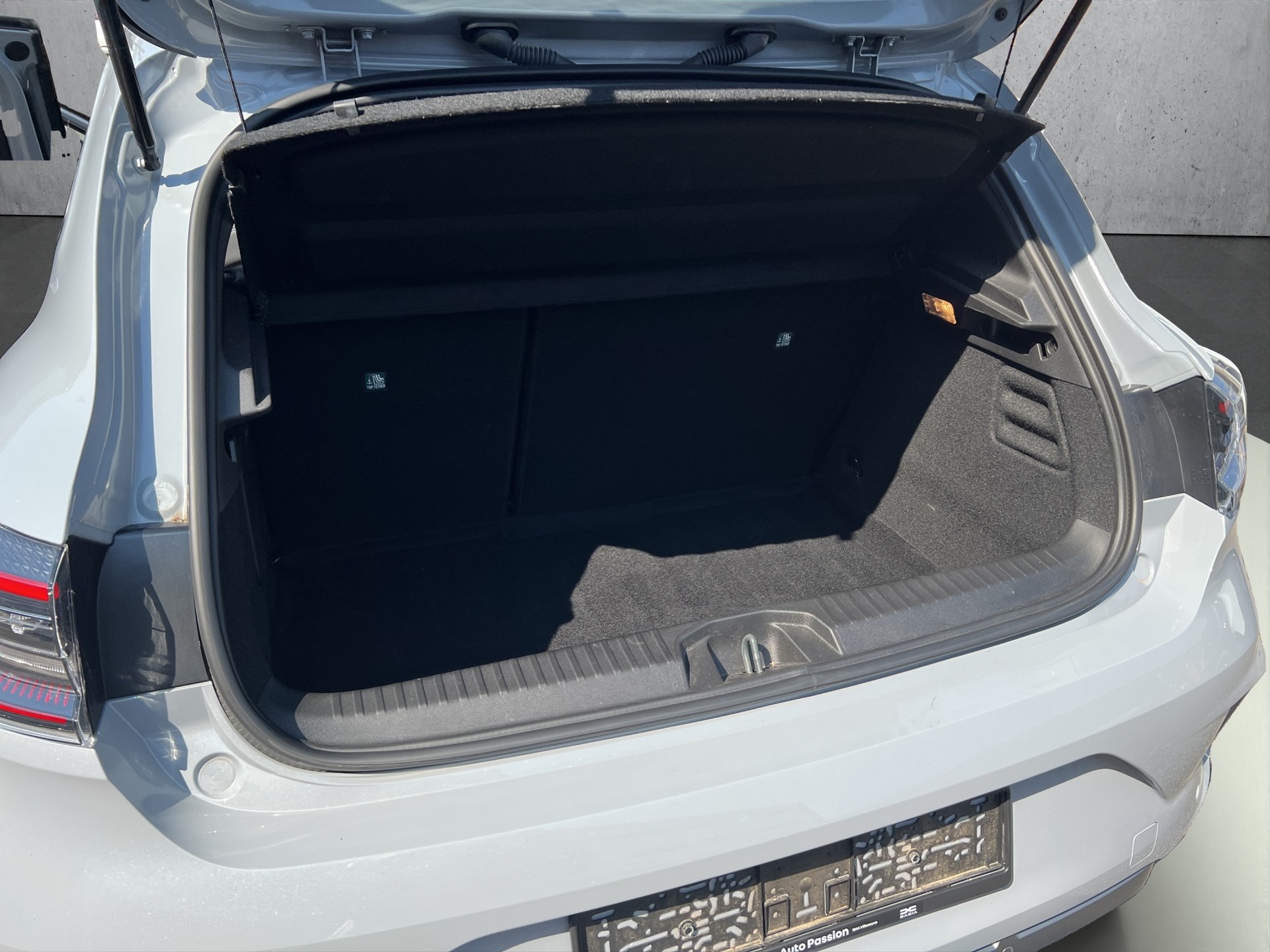 RENAULT Clio 1.6 E-Tech Esprit Alpine-image-12