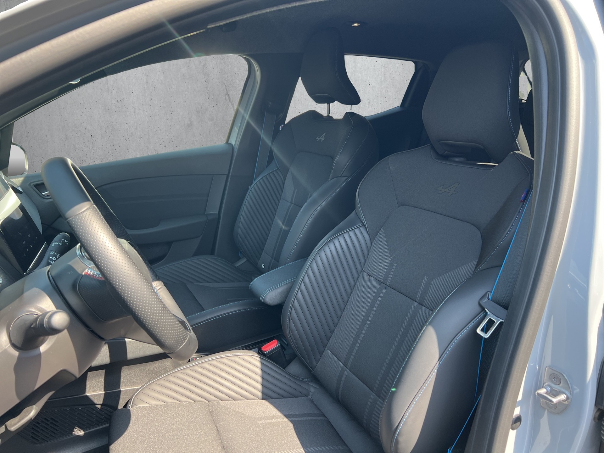 RENAULT Clio 1.6 E-Tech Esprit Alpine-image-9