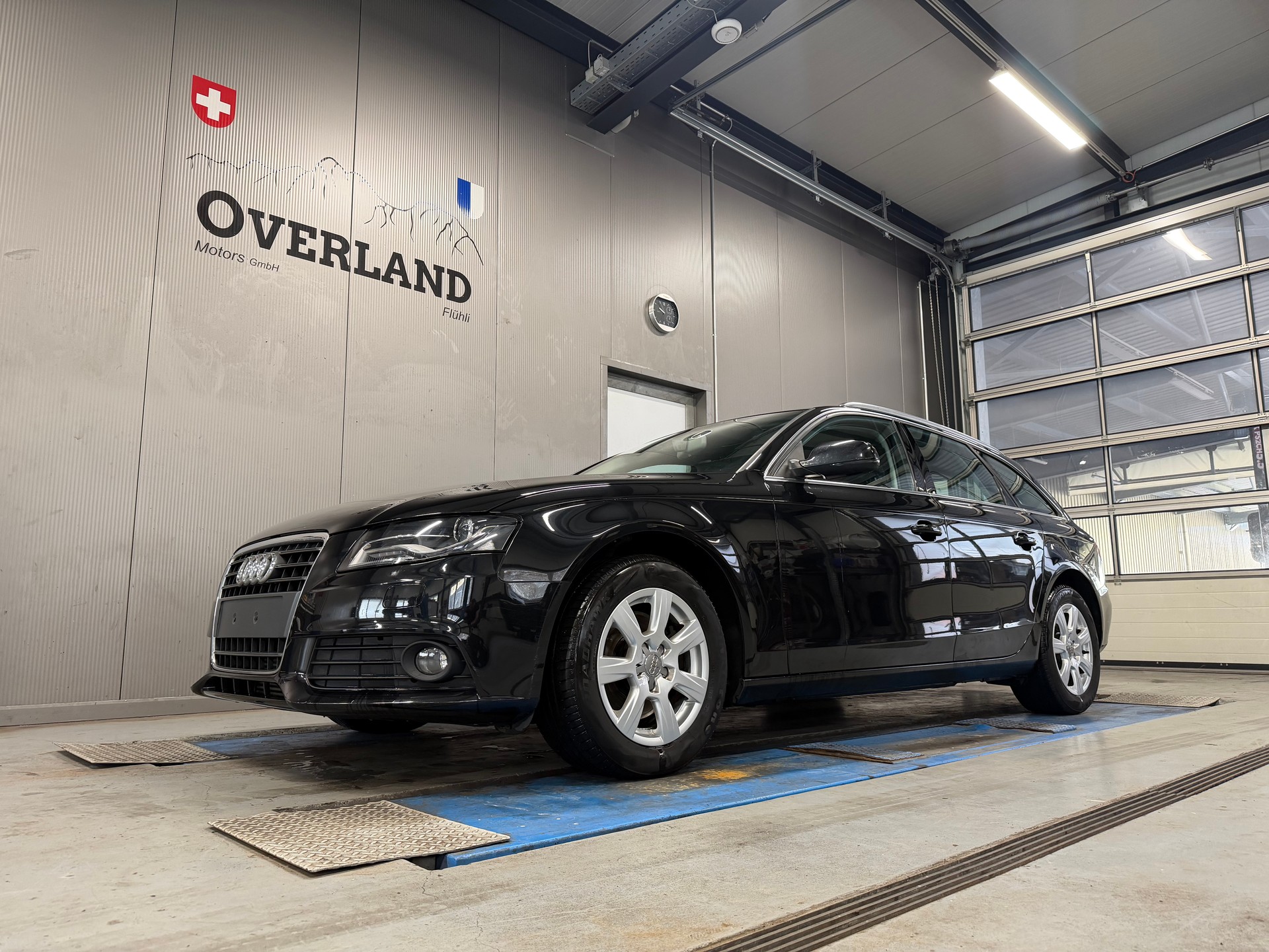 AUDI A4 Avant 2.0 TDI quattro-image-0